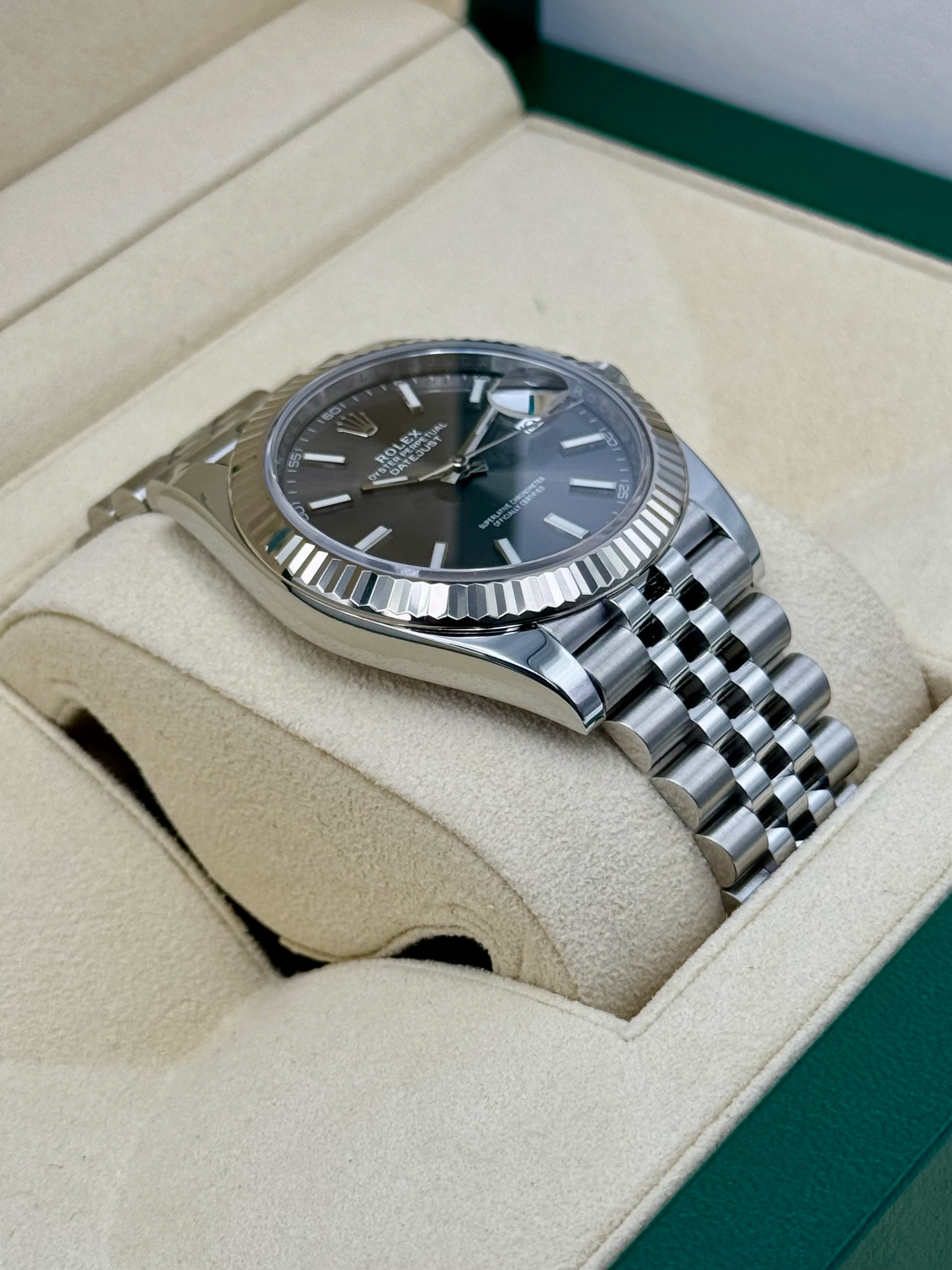 2021 Rolex Datejust 41mm 126334 Stainless Steel Jubilee Rhodium Dial - Image 6