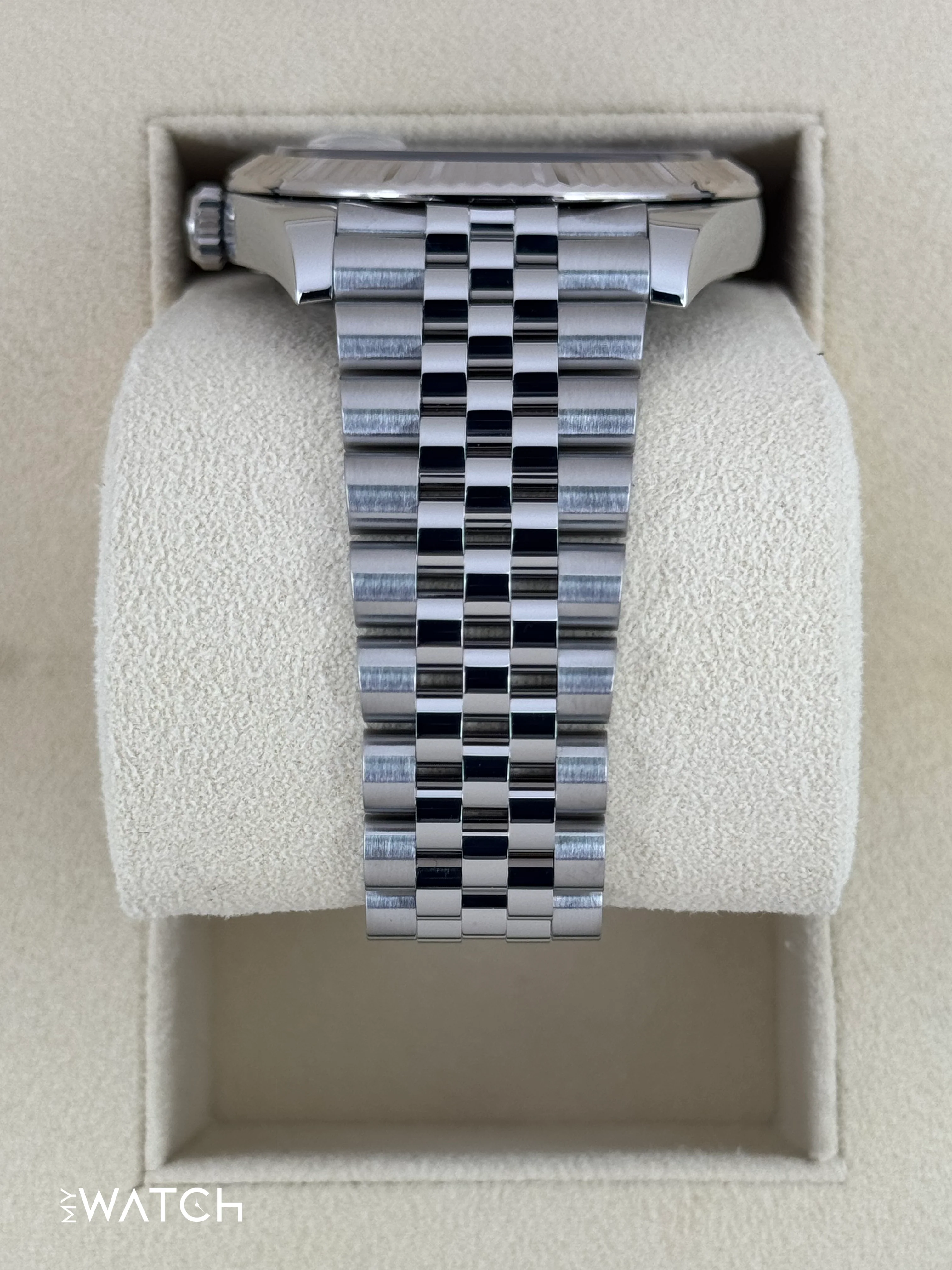 2021 Rolex Datejust 41mm 126334 Stainless Steel Jubilee White Dial - Image 4
