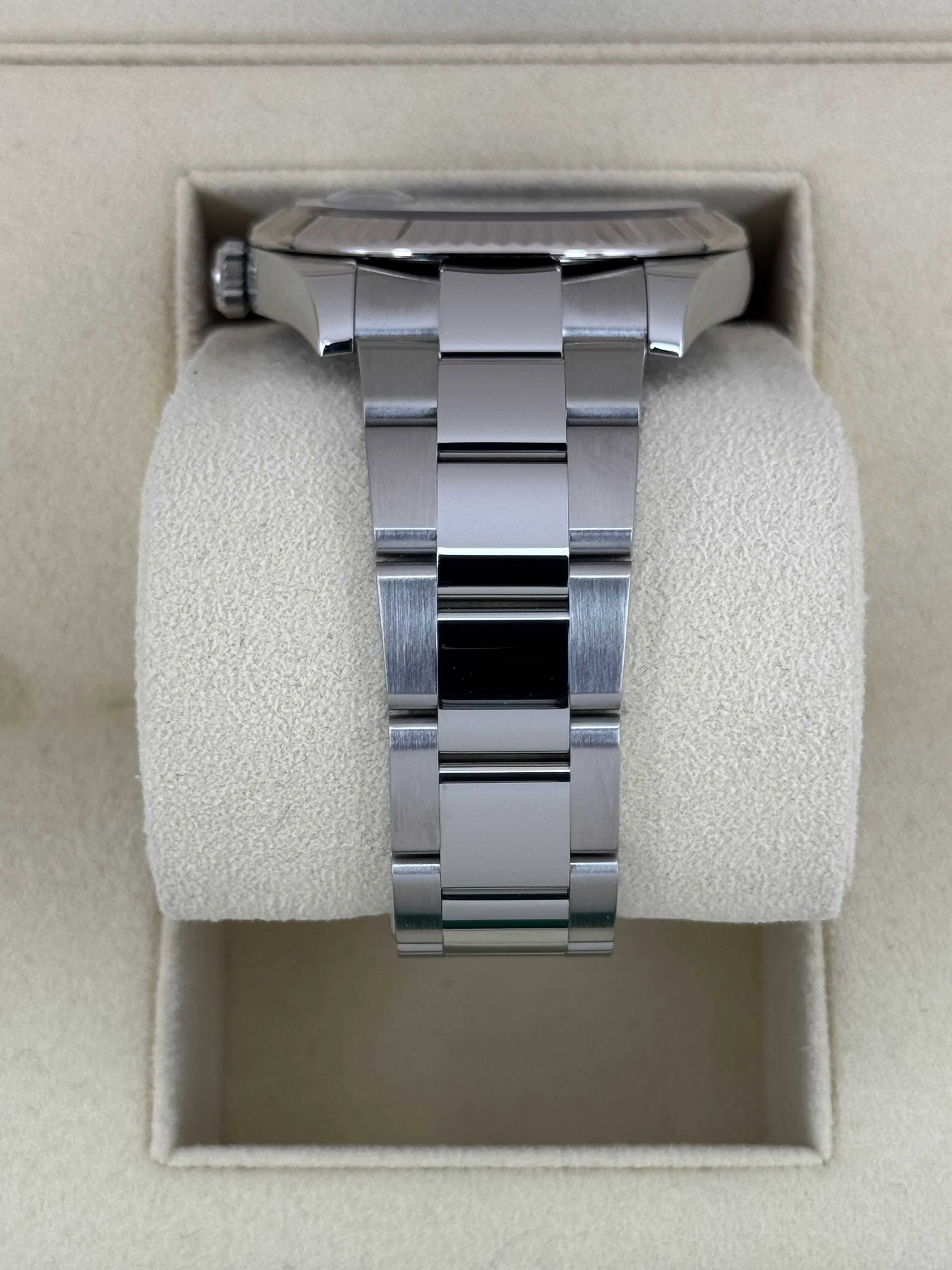2021 Rolex Datejust 41mm 126334 Stainless Steel Oyster Blue Diamond Dial - Image 4