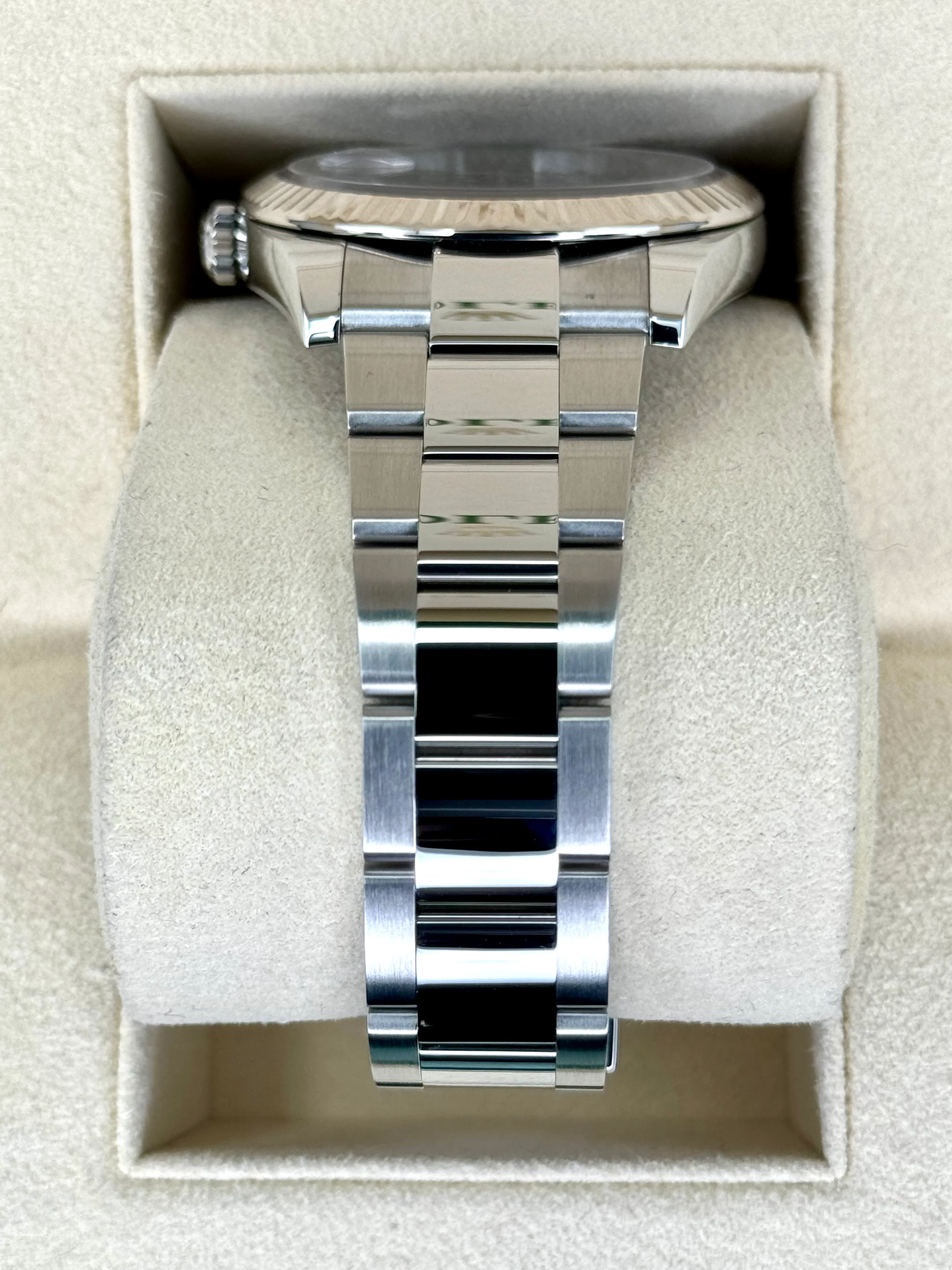 2021 Rolex Datejust 41mm Rhodium Diamond Dial 126334 - Image 4