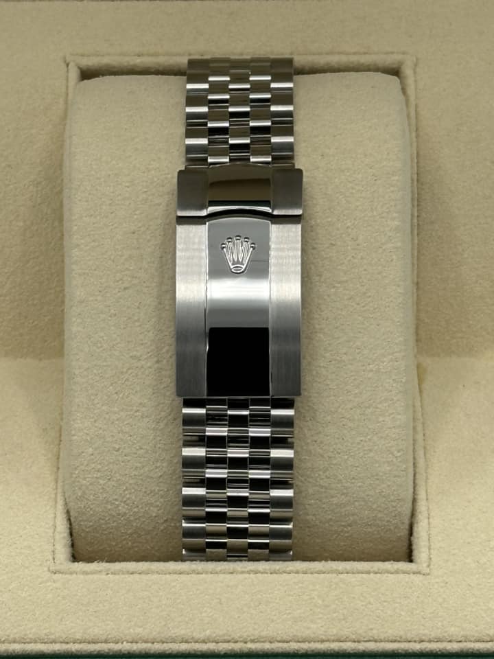 2021 Rolex Datejust 41mm 126334 Jubilee Wimbledon Dial - Image 2