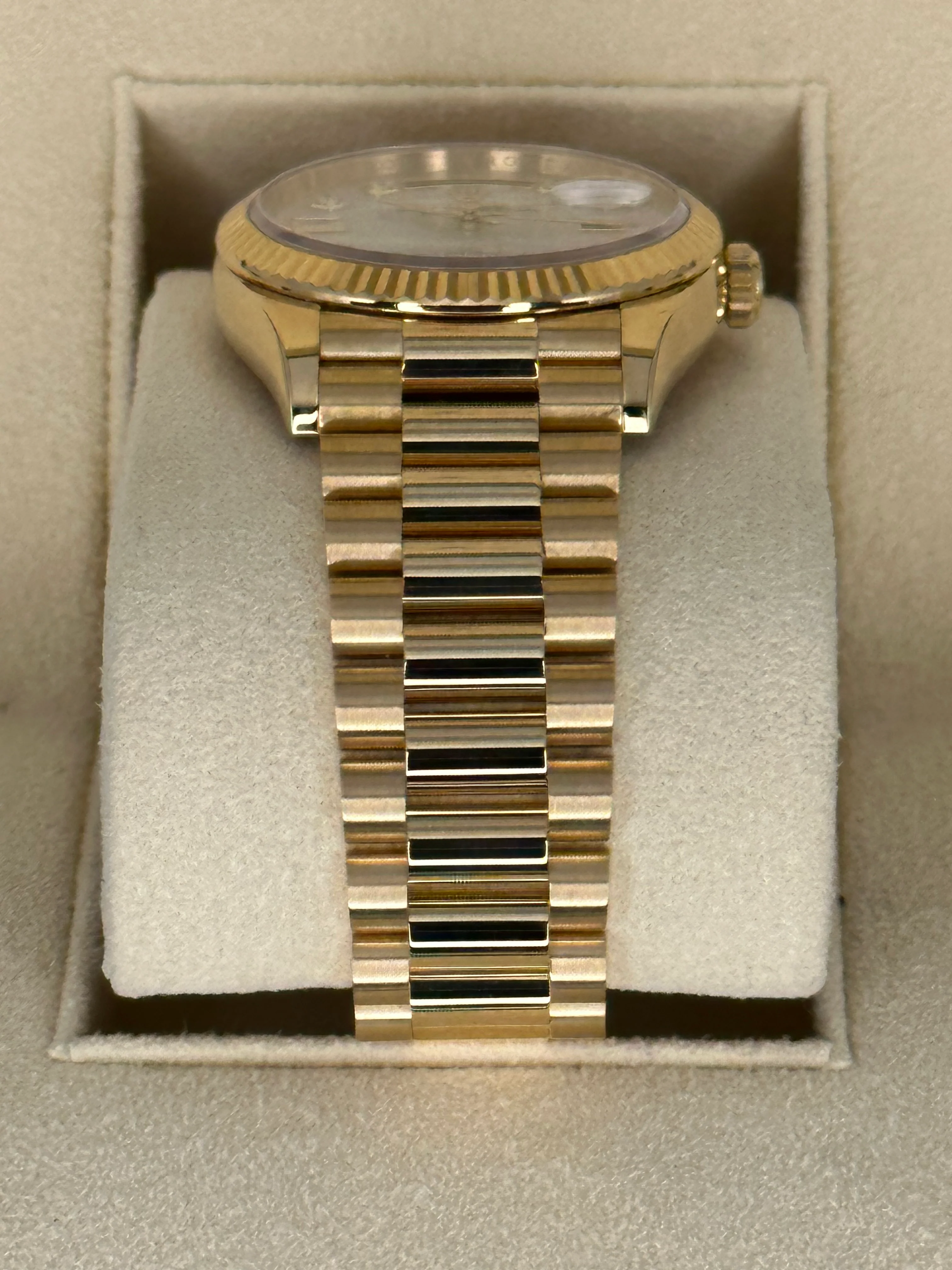 2021 Rolex Day-Date 36mm 128238 Mother of Pearl Diamond Dial - Image 3