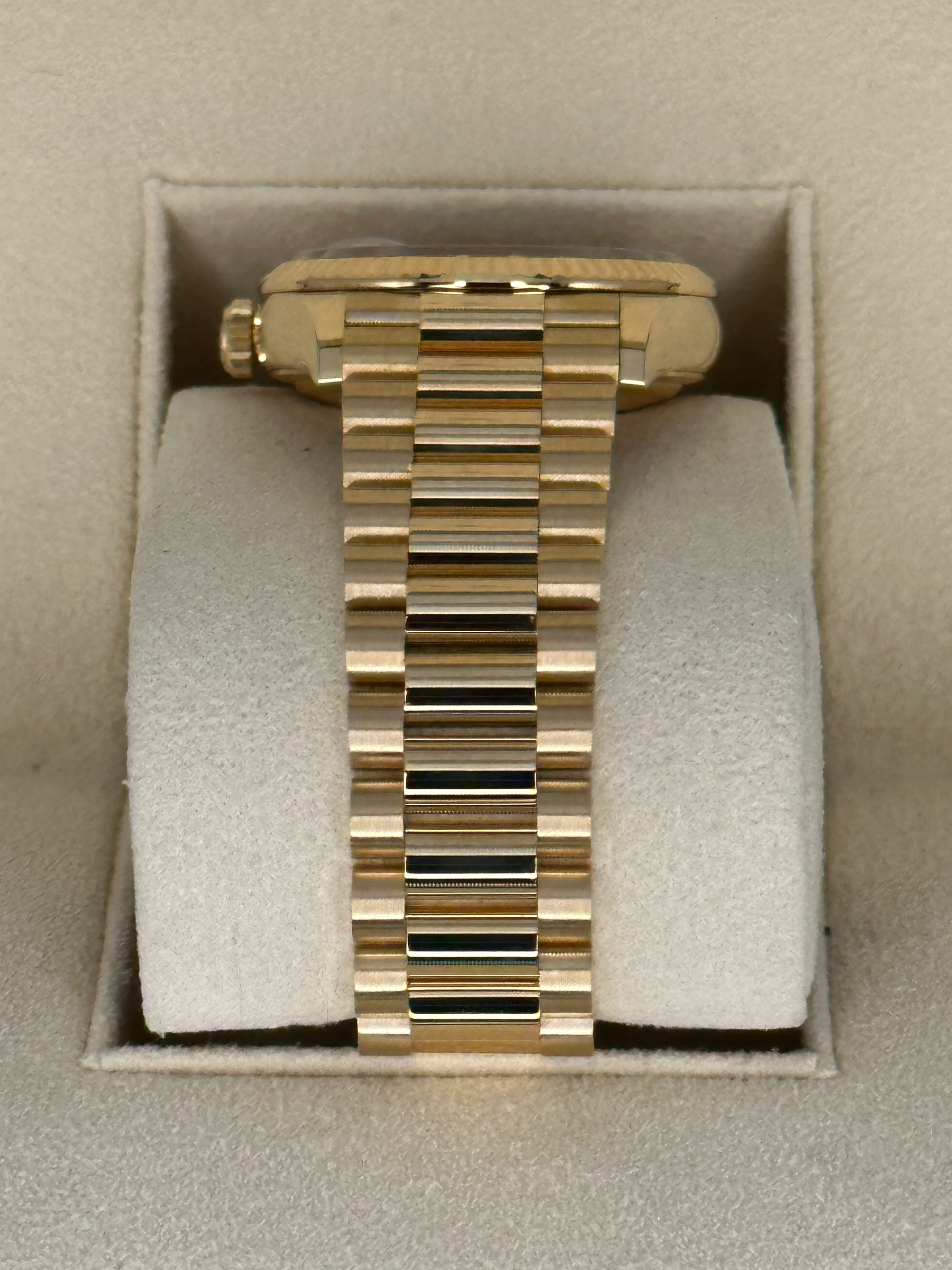 2021 Rolex Day-Date 36mm 128238 Mother of Pearl Diamond Dial - Image 4