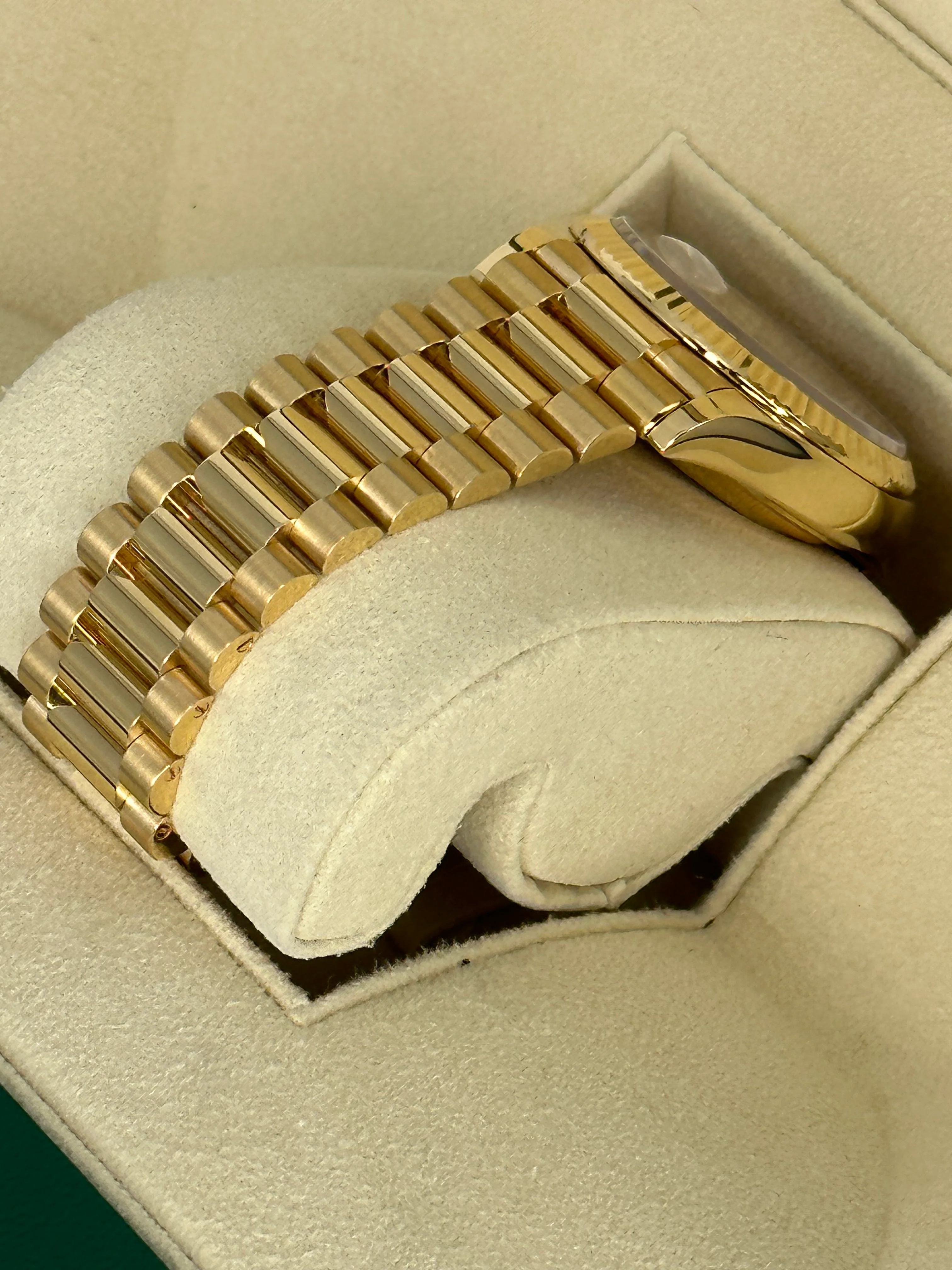 2021 Rolex Day-Date 36mm 128238 Mother of Pearl Diamond Dial - Image 7
