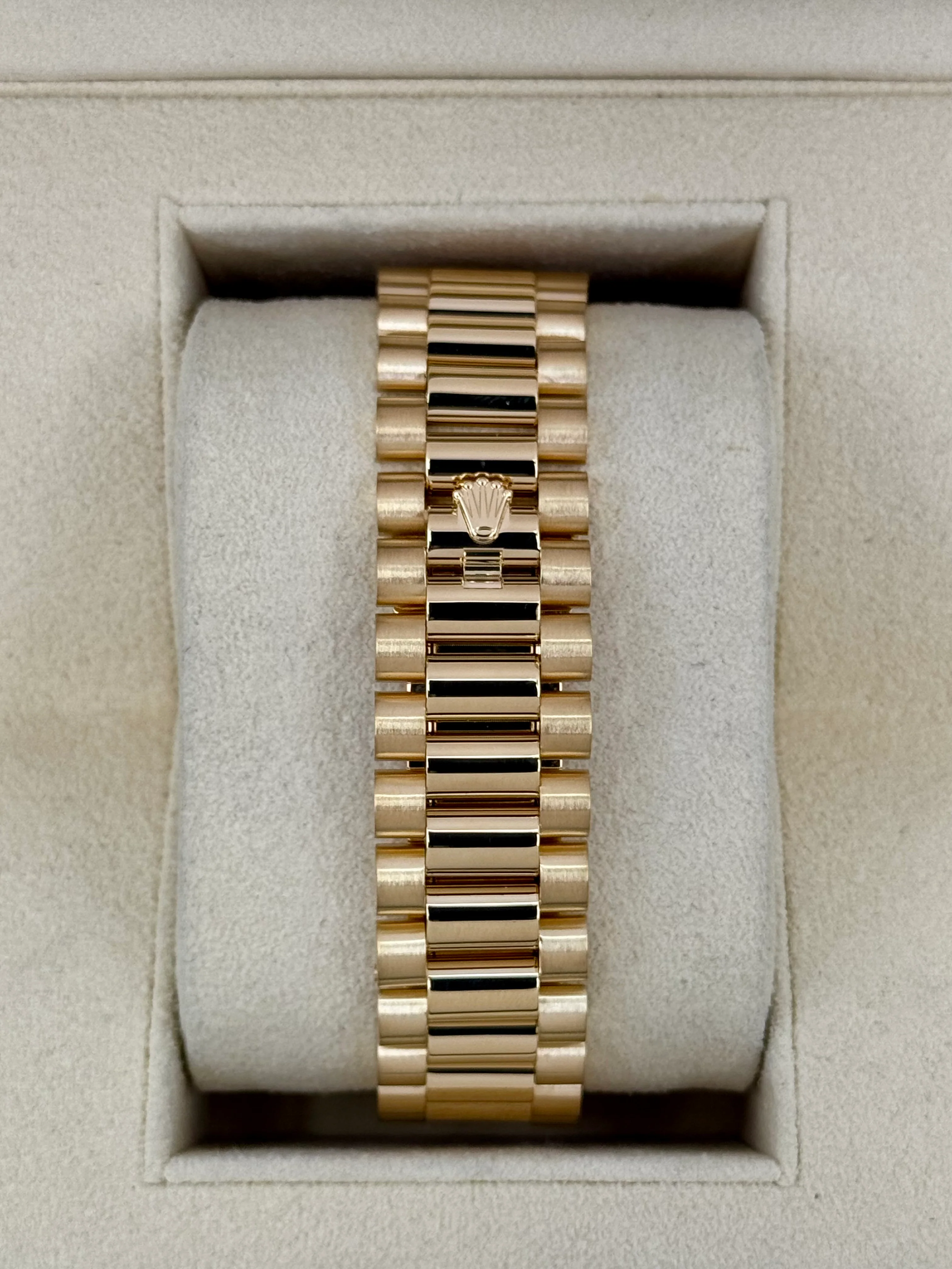 2021 Rolex Day-Date 40mm 228238 Presidential Champagne Dial - Image 2