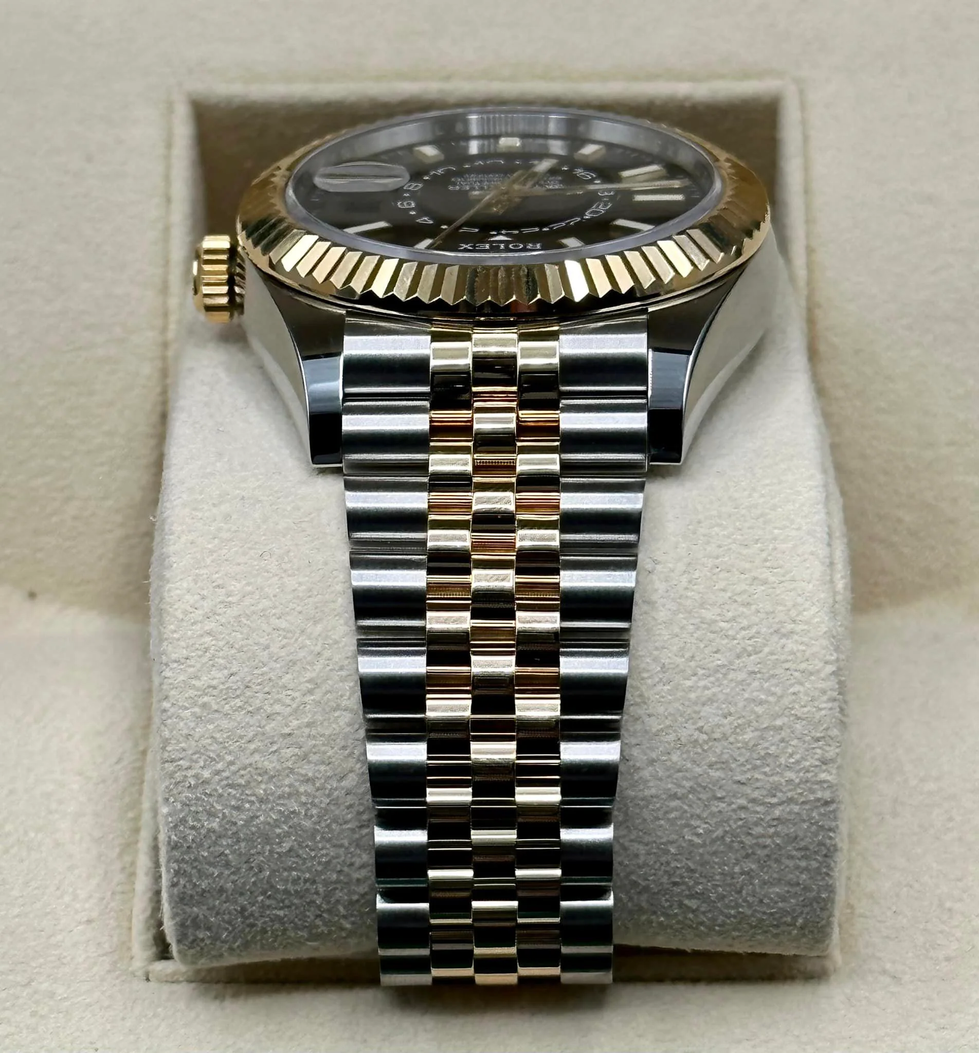 2021 Rolex Sky-Dweller 42mm 326933 Two-Tone Jubilee Black Dial - Image 4