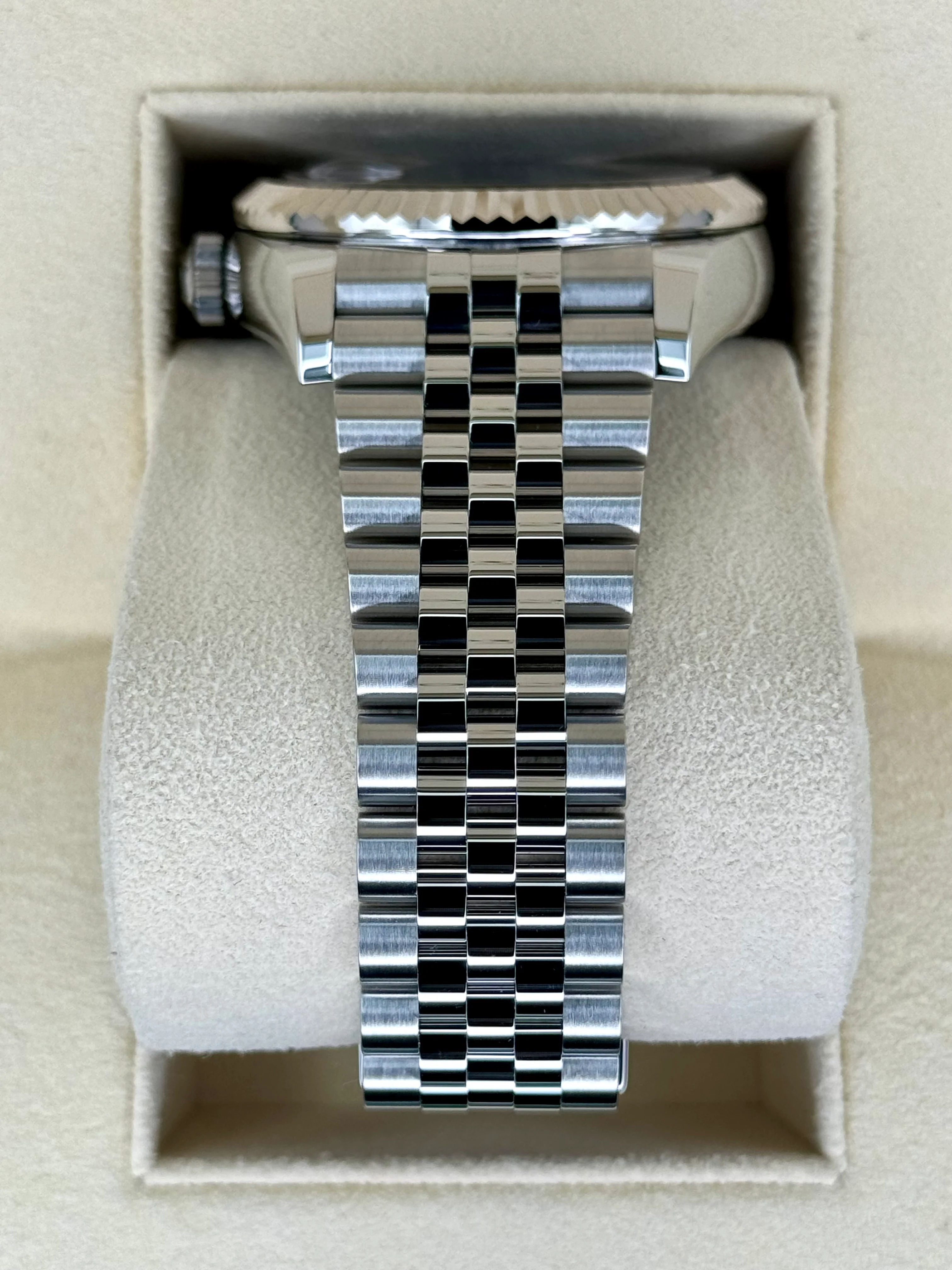 2021 Rolex Sky-Dweller 42mm 326934 Jubilee Black Dial - Image 4