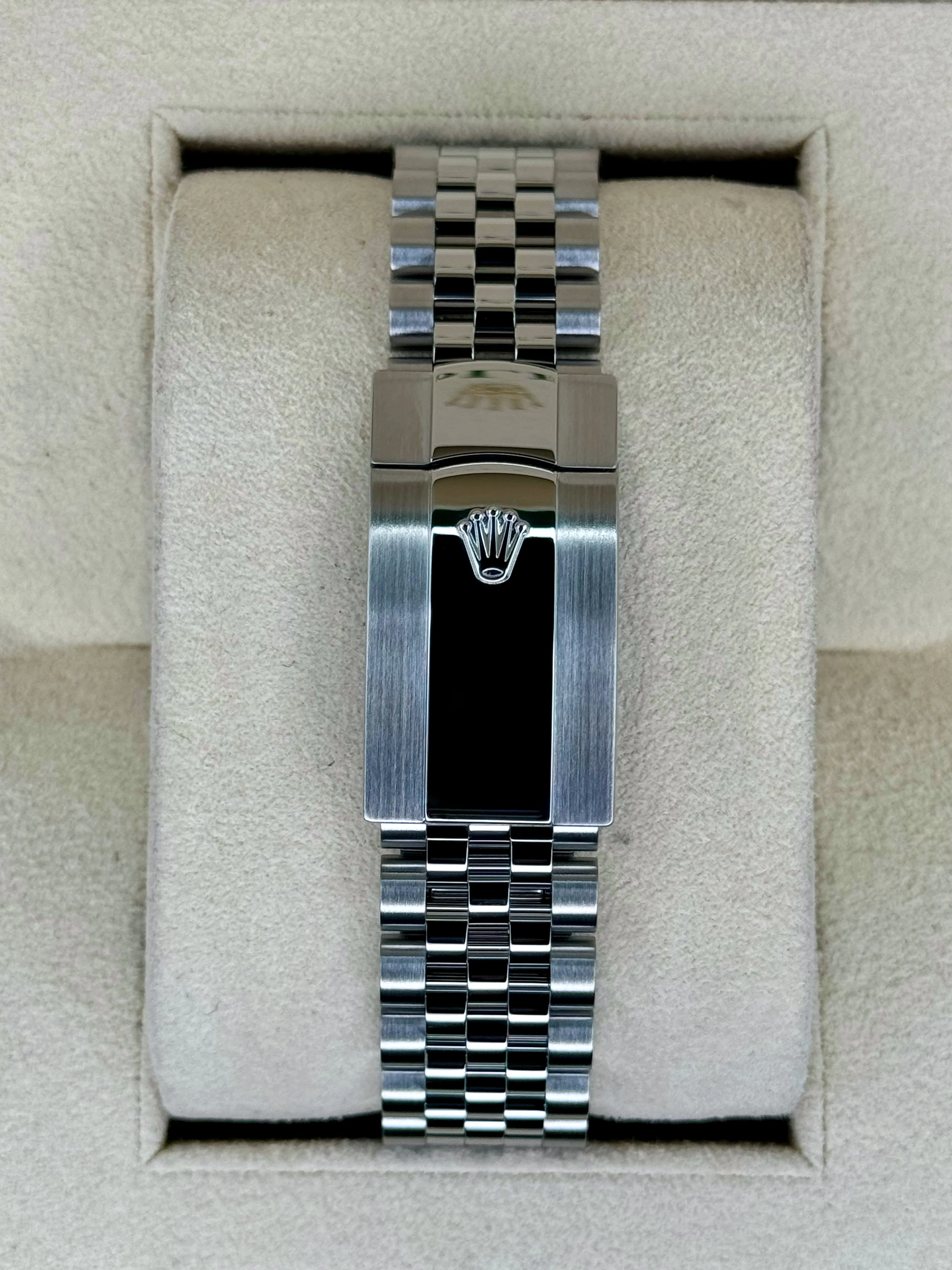 2021 Rolex Datejust 41mm 126334 Stainless Steel Jubilee White Dial - Image 2