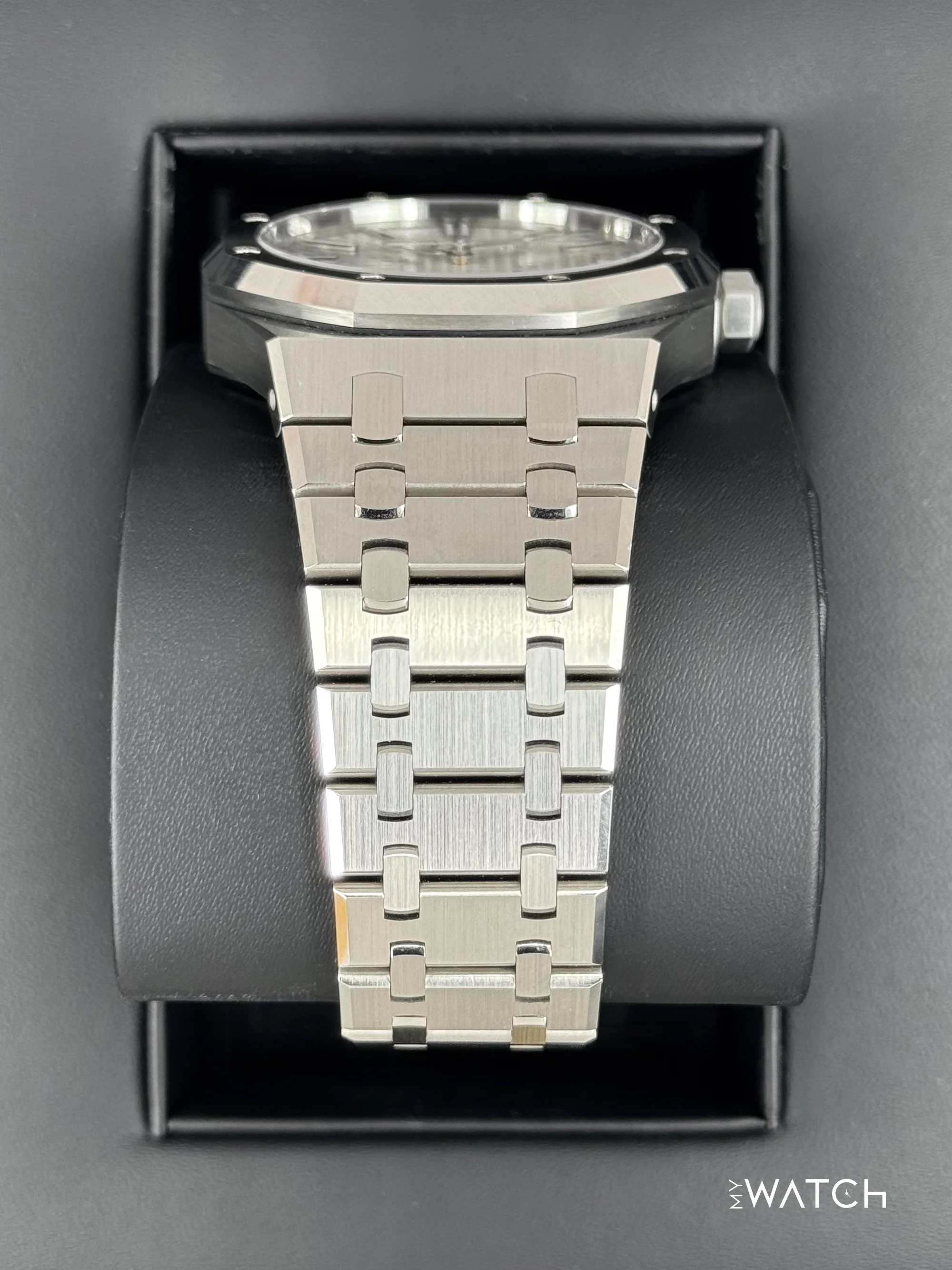 NEW 2022 Audemars Piguet  Royal Oak  41mm 15510ST Stainless Steel White Dial - Image 3
