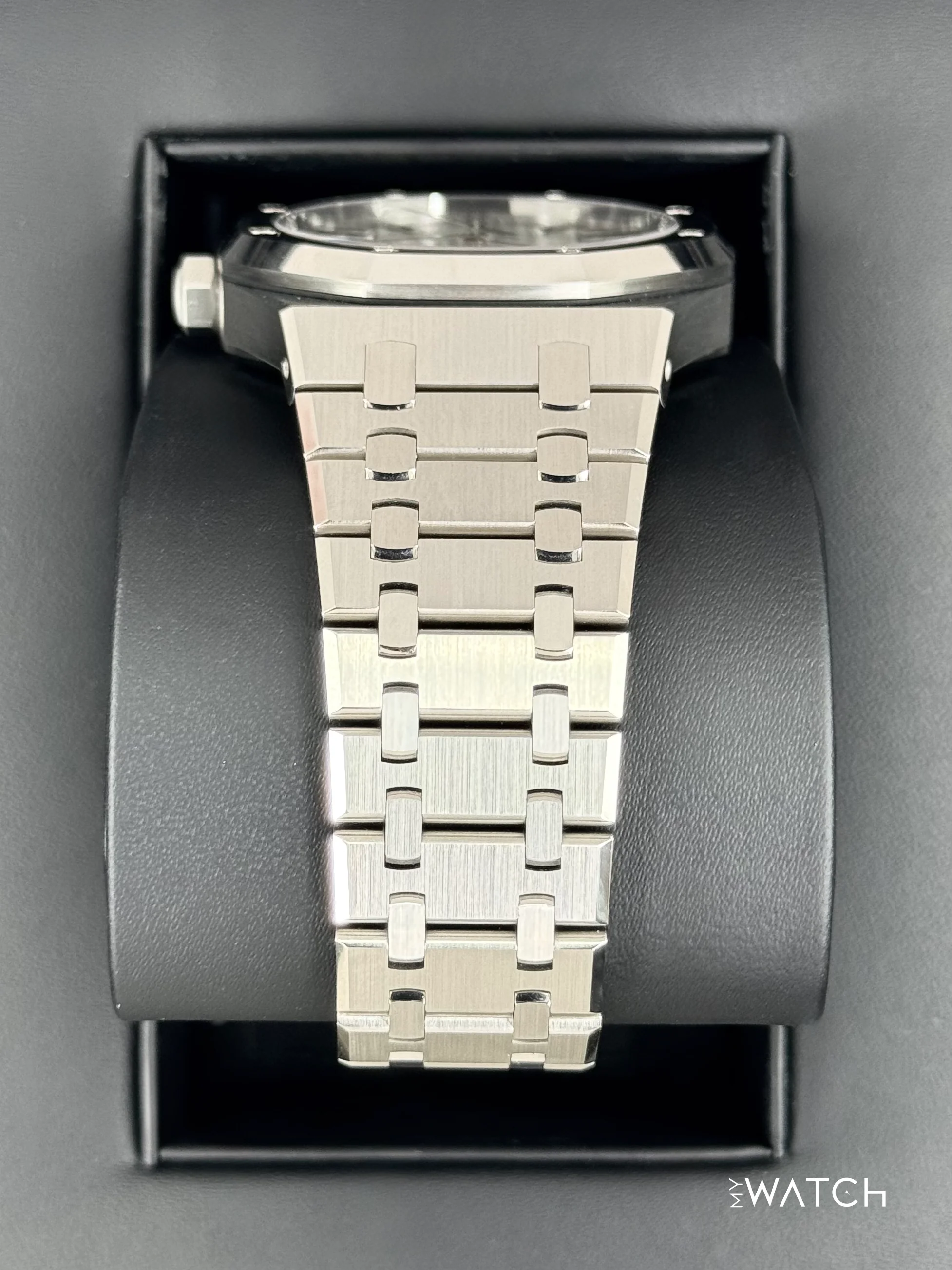 NEW 2022 Audemars Piguet  Royal Oak  41mm 15510ST Stainless Steel White Dial - Image 4
