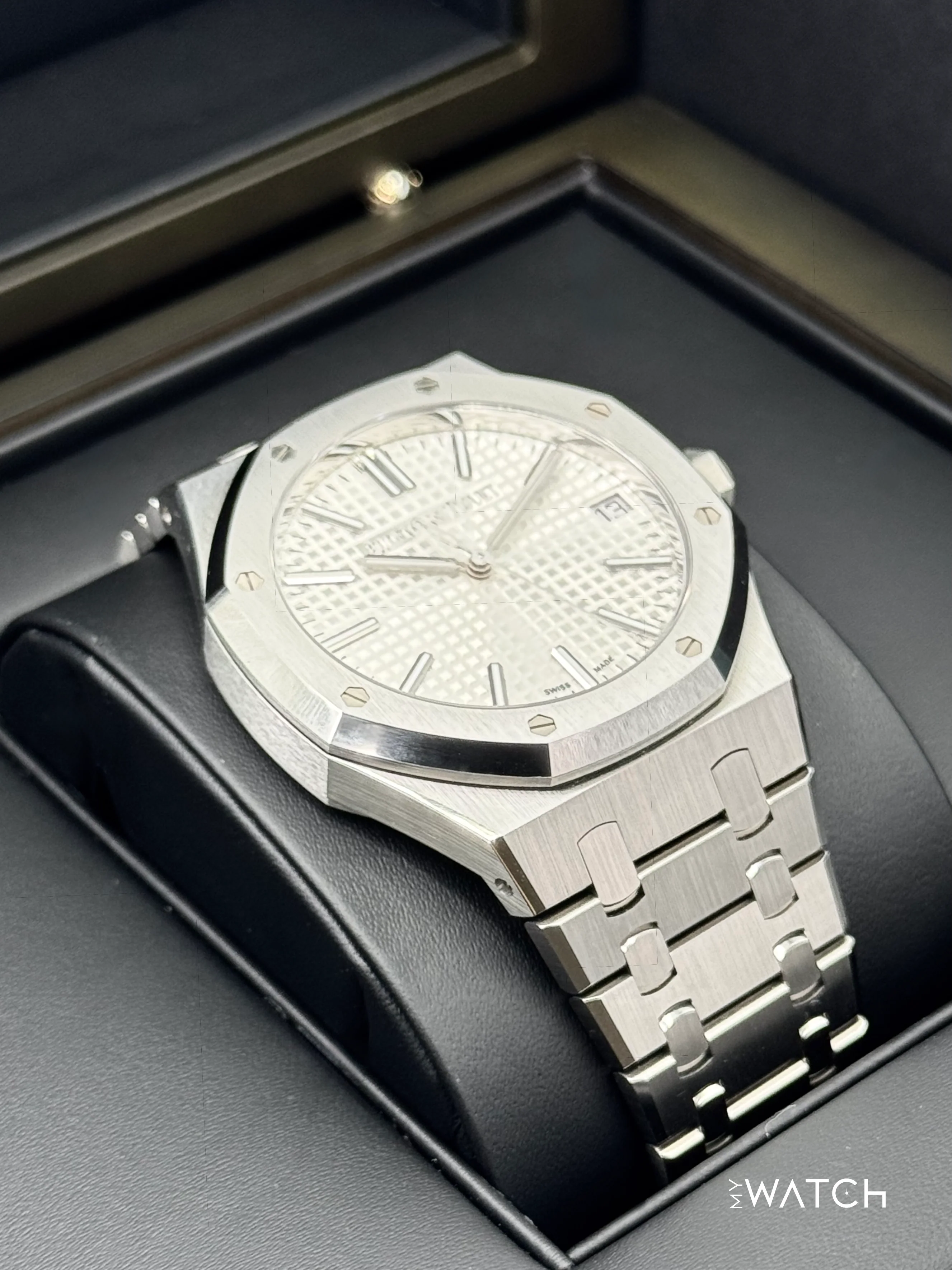NEW 2022 Audemars Piguet  Royal Oak  41mm 15510ST Stainless Steel White Dial - Image 6