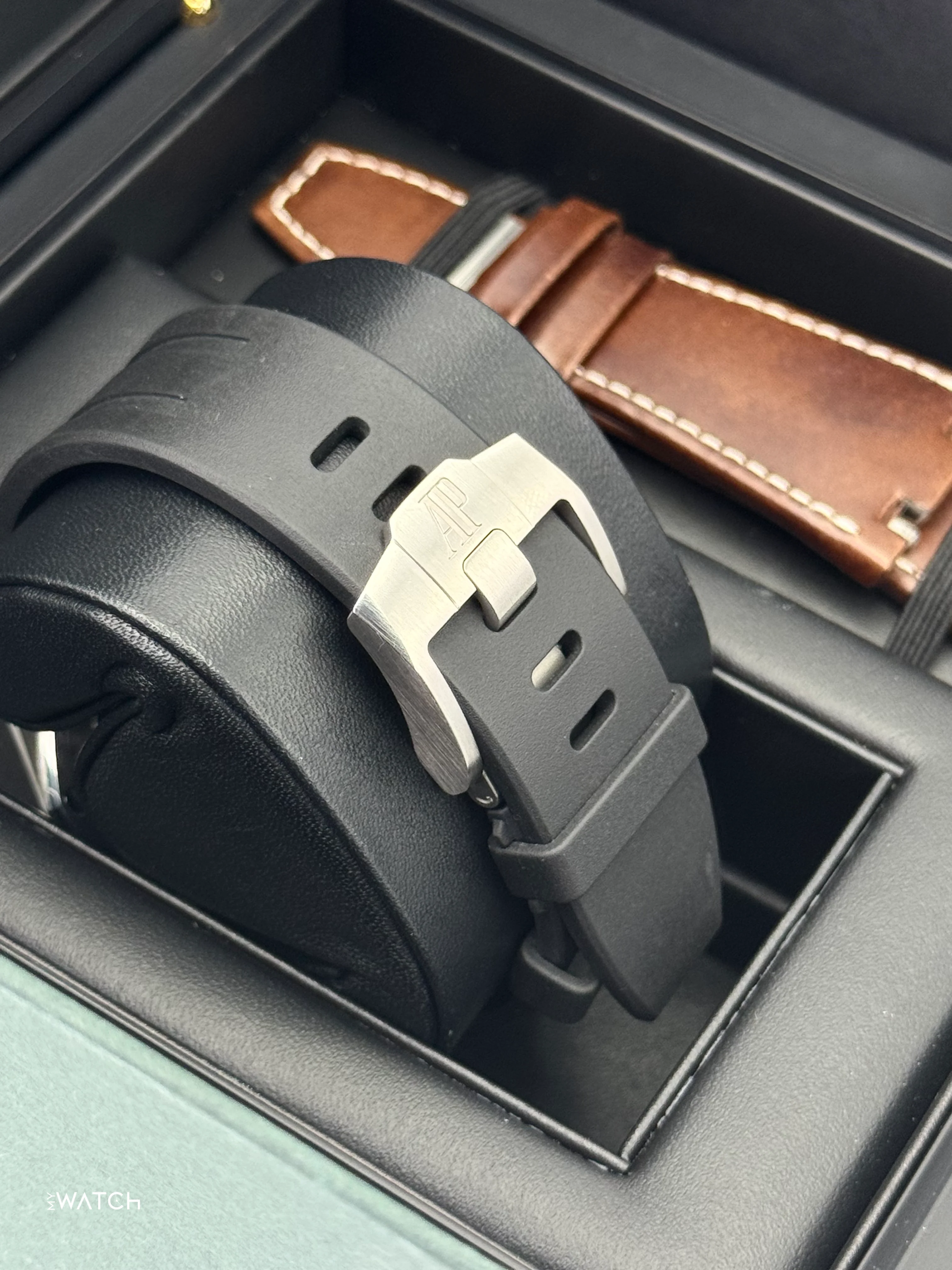 2022 Audemars Piguet Royal Oak Chronograph 43mm 26420SO Black Dial - Image 2