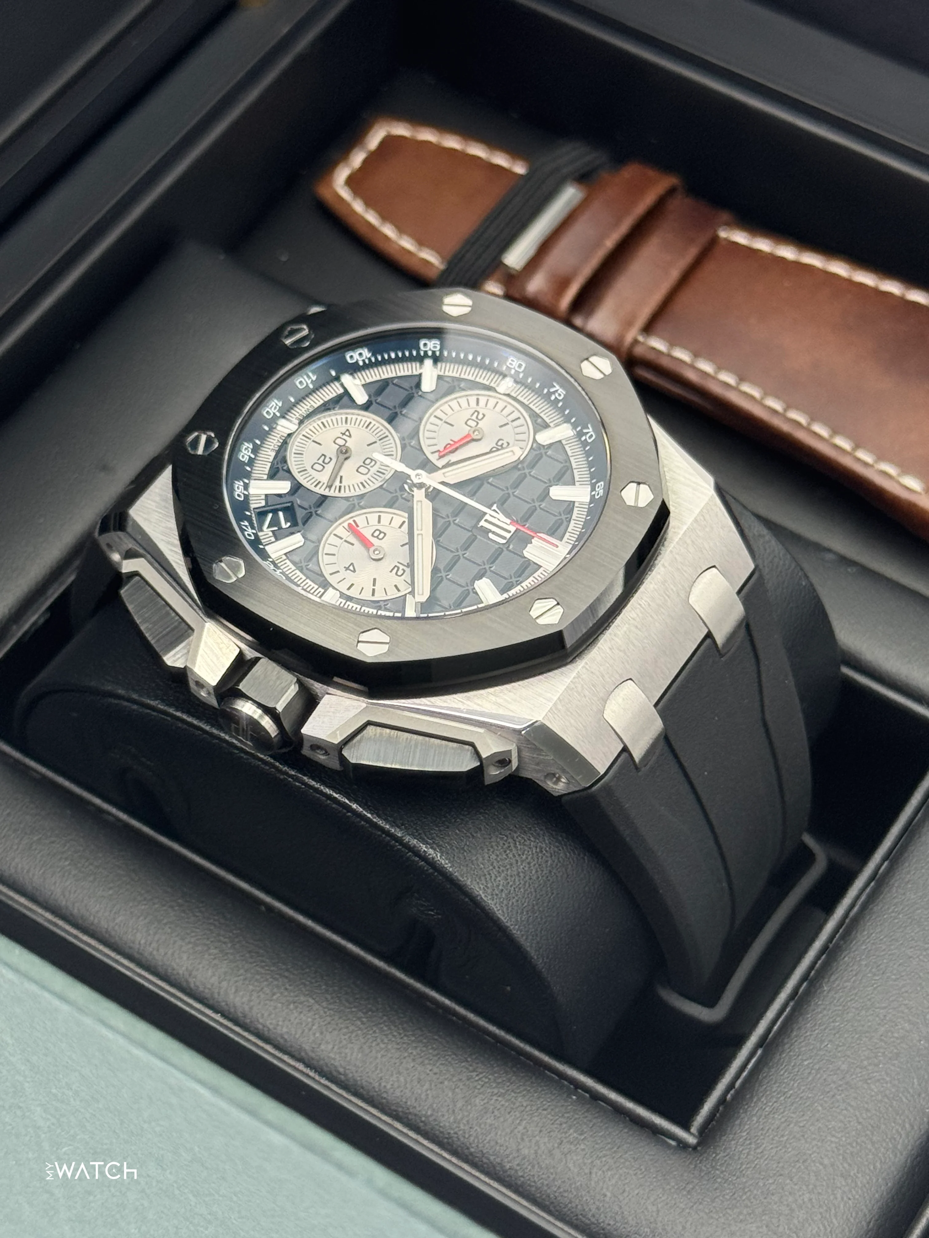 2022 Audemars Piguet Royal Oak Chronograph 43mm 26420SO Black Dial - Image 8