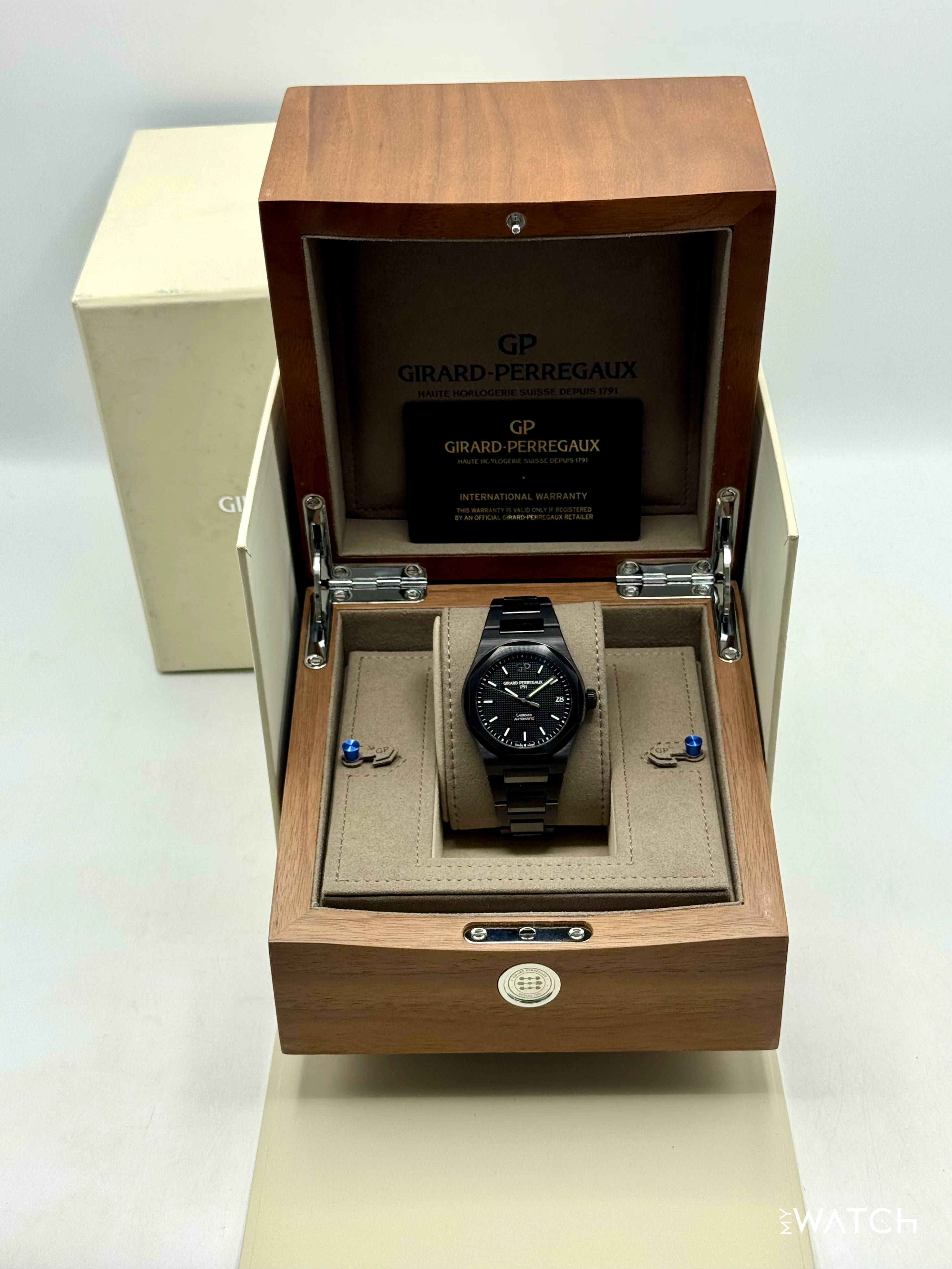 2022 Girard-Perregaux Laureato 42mm 81010-32-631-32A Ceramic Black Dial - Image 10