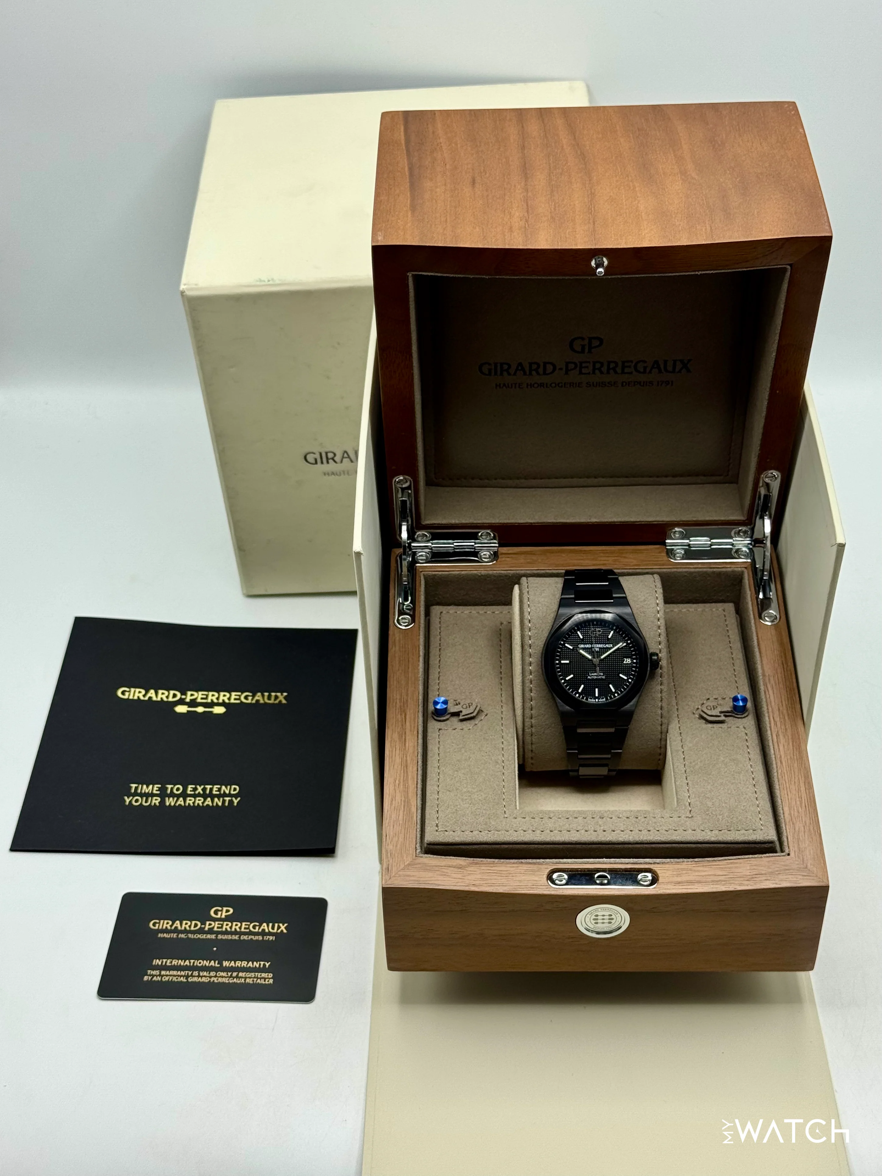 2022 Girard-Perregaux Laureato 42mm 81010-32-631-32A Ceramic Black Dial - Image 11