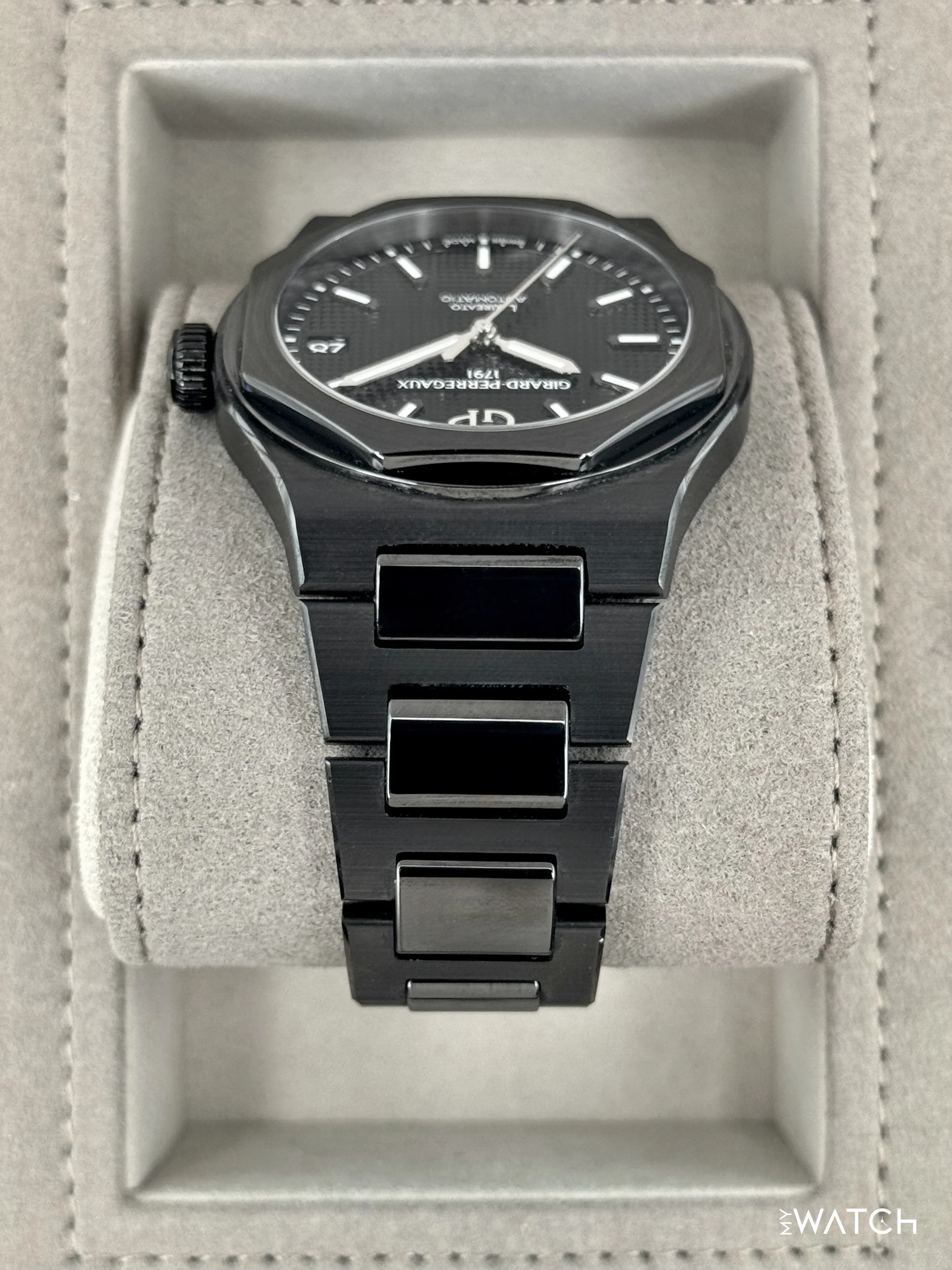 2022 Girard-Perregaux Laureato 42mm 81010-32-631-32A Ceramic Black Dial - Image 4
