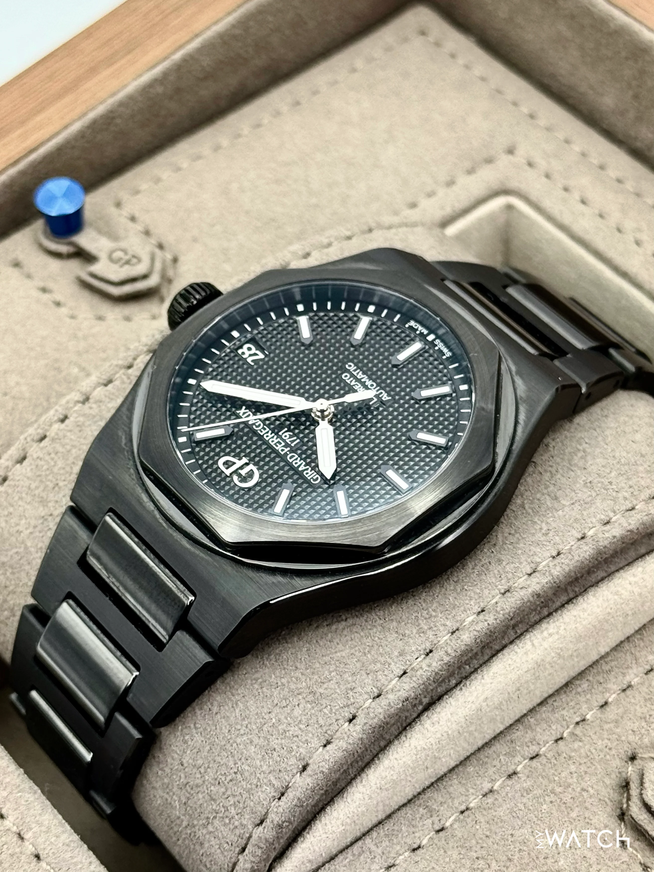 2022 Girard-Perregaux Laureato 42mm 81010-32-631-32A Ceramic Black Dial - Image 7