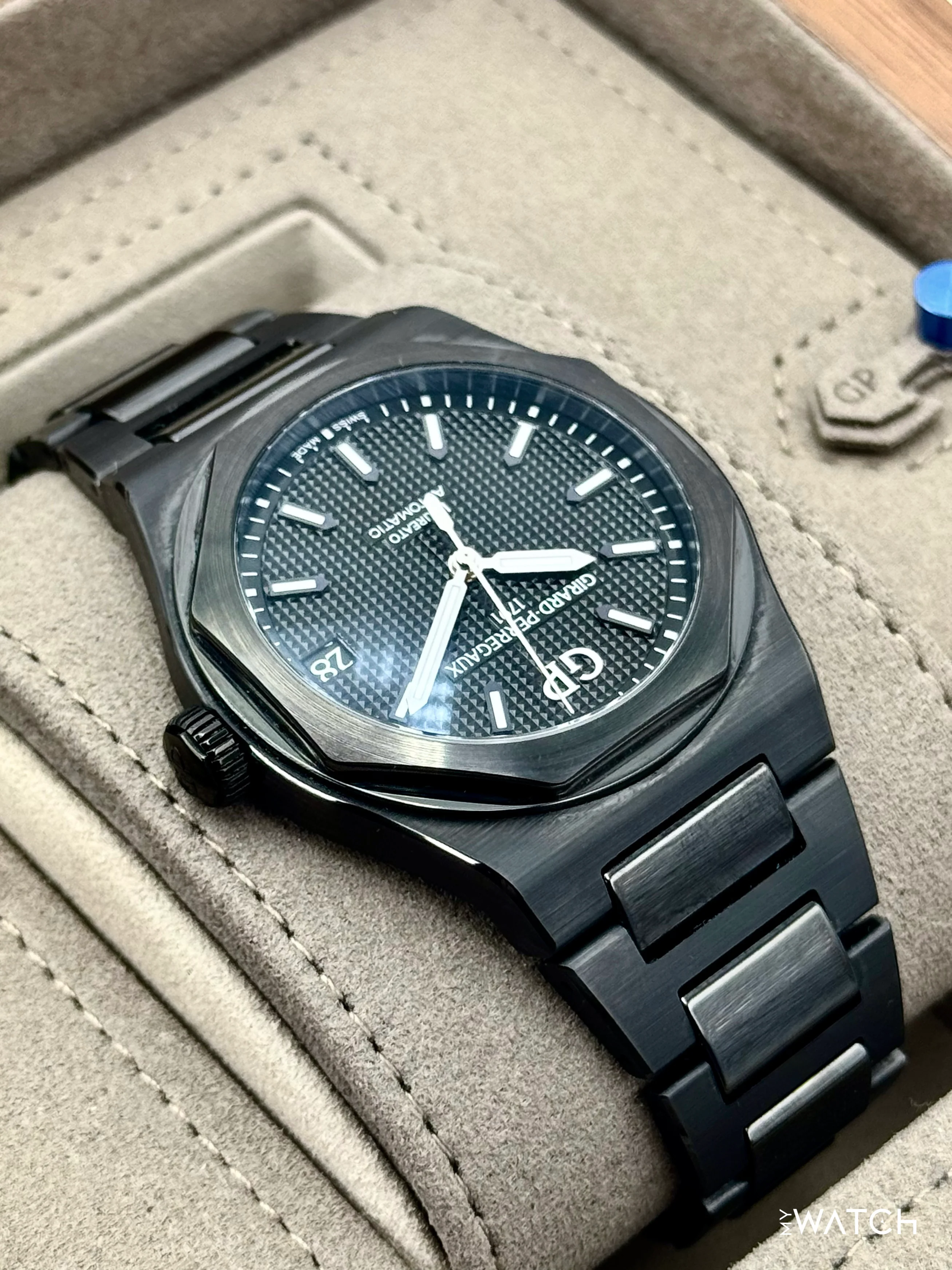 2022 Girard-Perregaux Laureato 42mm 81010-32-631-32A Ceramic Black Dial - Image 8