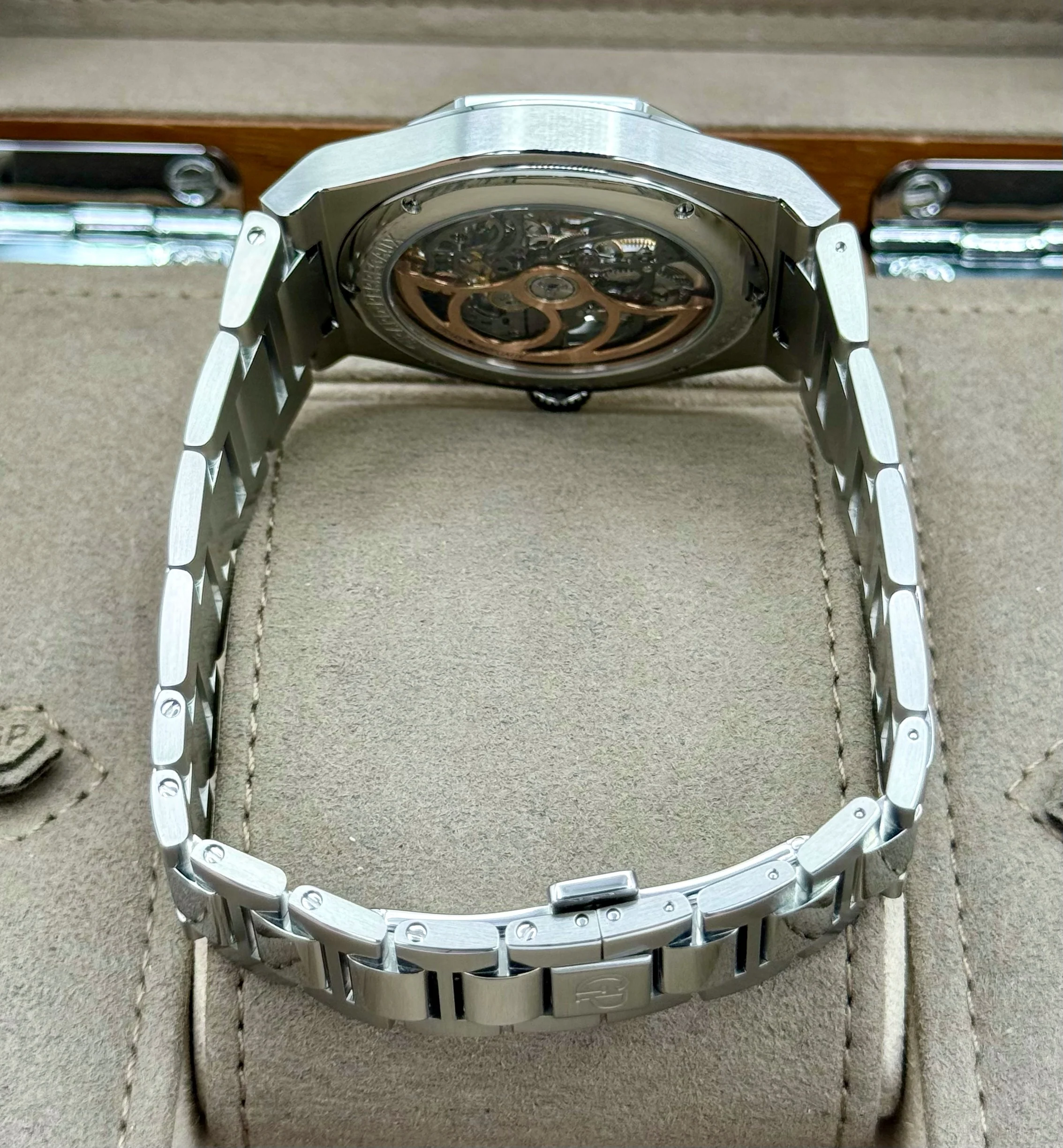 2022 Girard-Perregaux Laureato 42mm 81015-11-001-11A Skelton Dial - Image 10