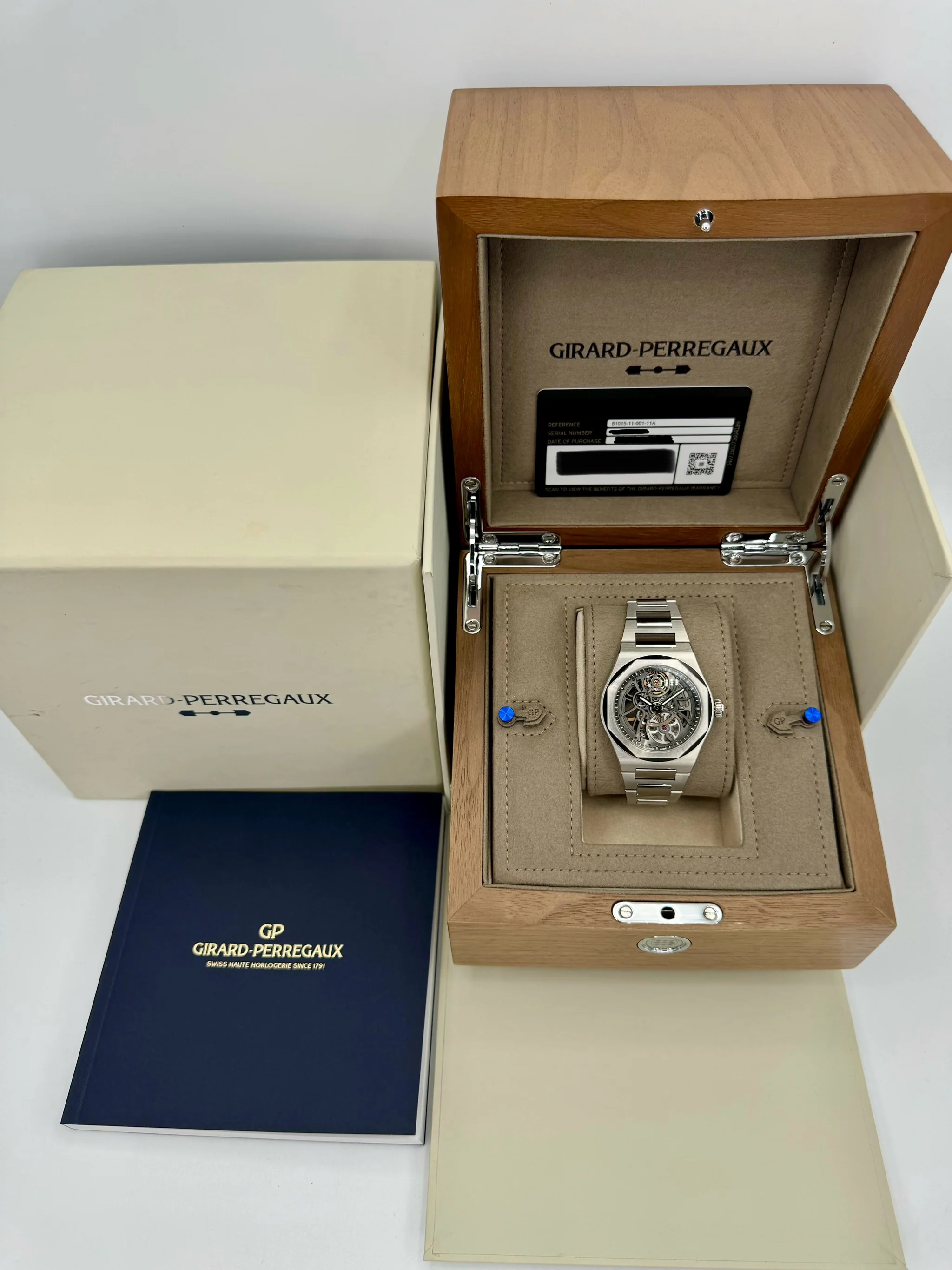 2022 Girard-Perregaux Laureato 42mm 81015-11-001-11A Skelton Dial - Image 13