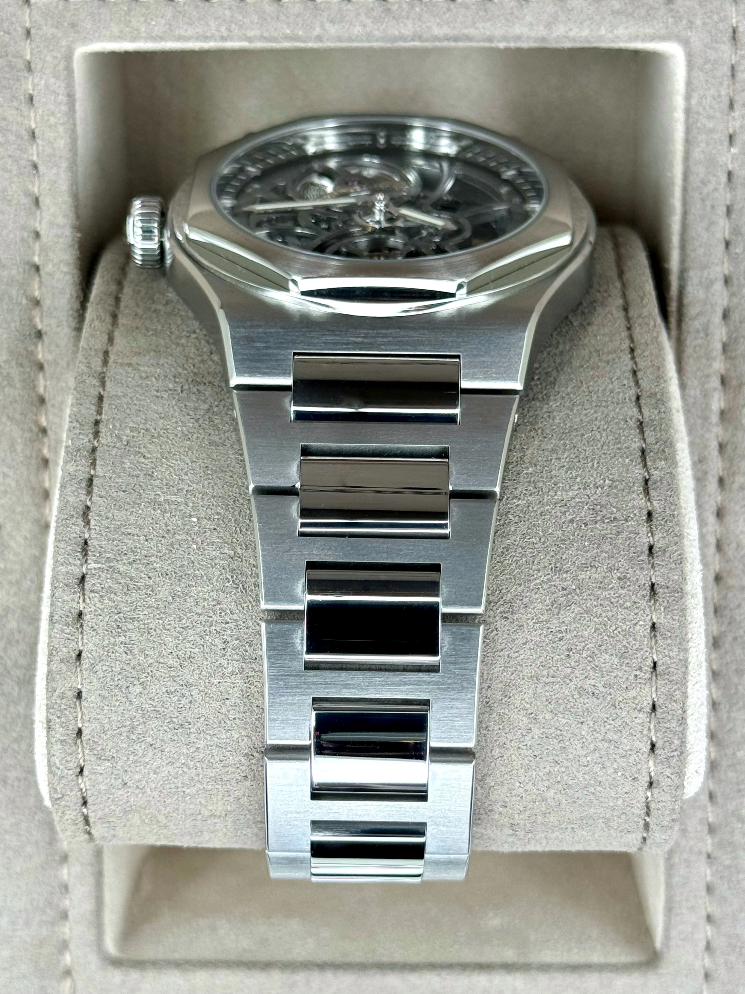 2022 Girard-Perregaux Laureato 42mm 81015-11-001-11A Skelton Dial - Image 4