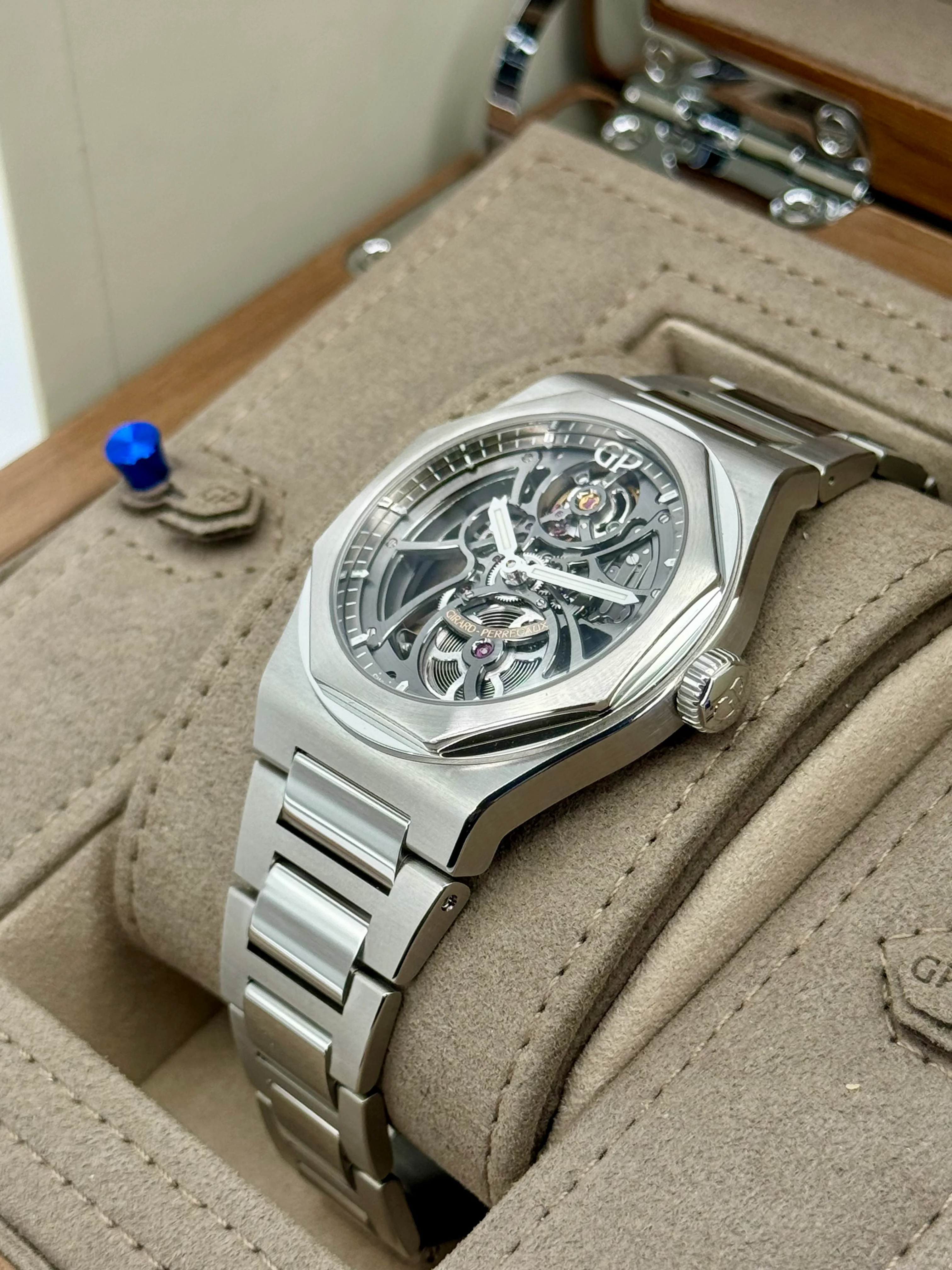 2022 Girard-Perregaux Laureato 42mm 81015-11-001-11A Skelton Dial - Image 5