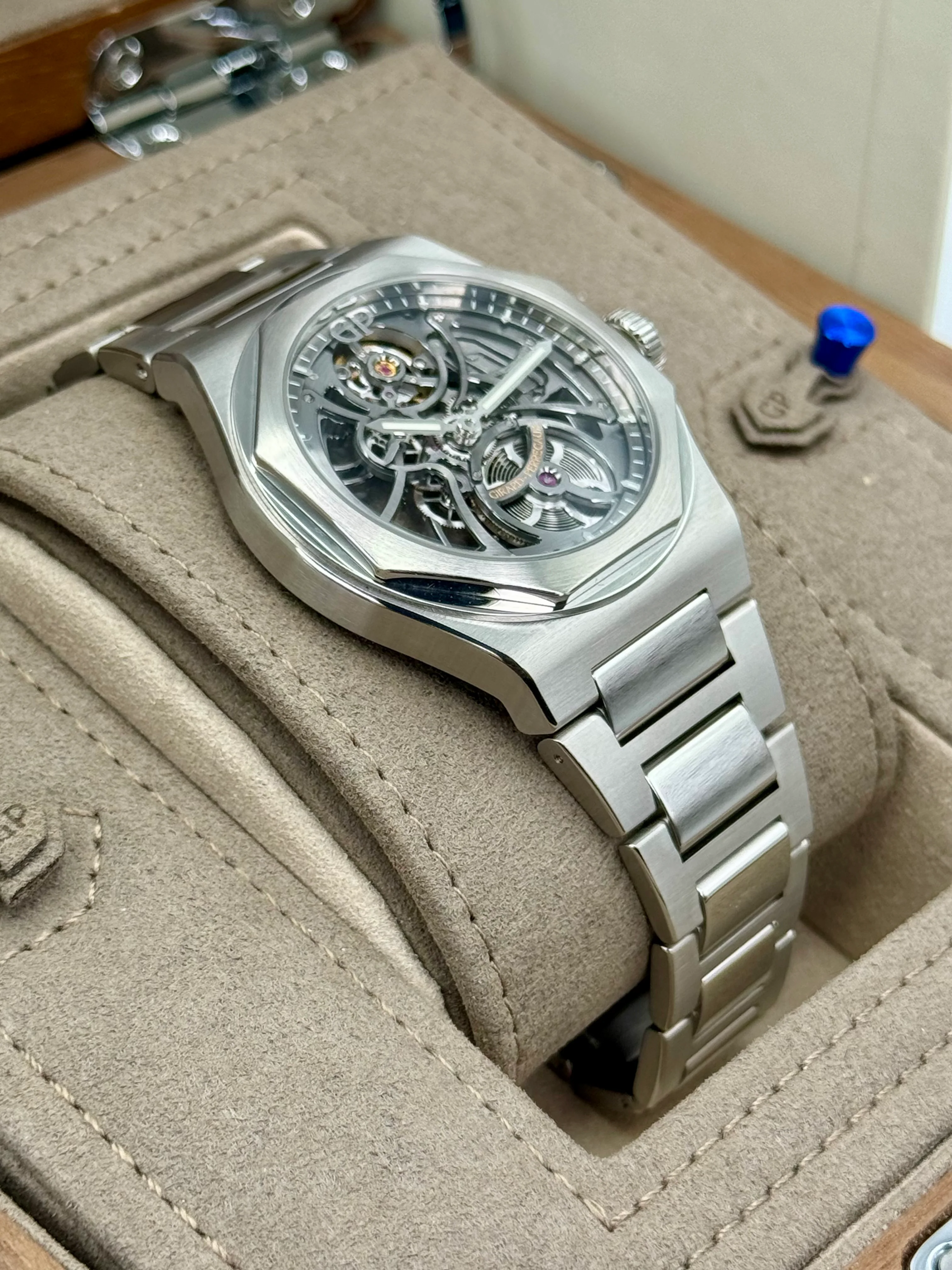 2022 Girard-Perregaux Laureato 42mm 81015-11-001-11A Skelton Dial - Image 6