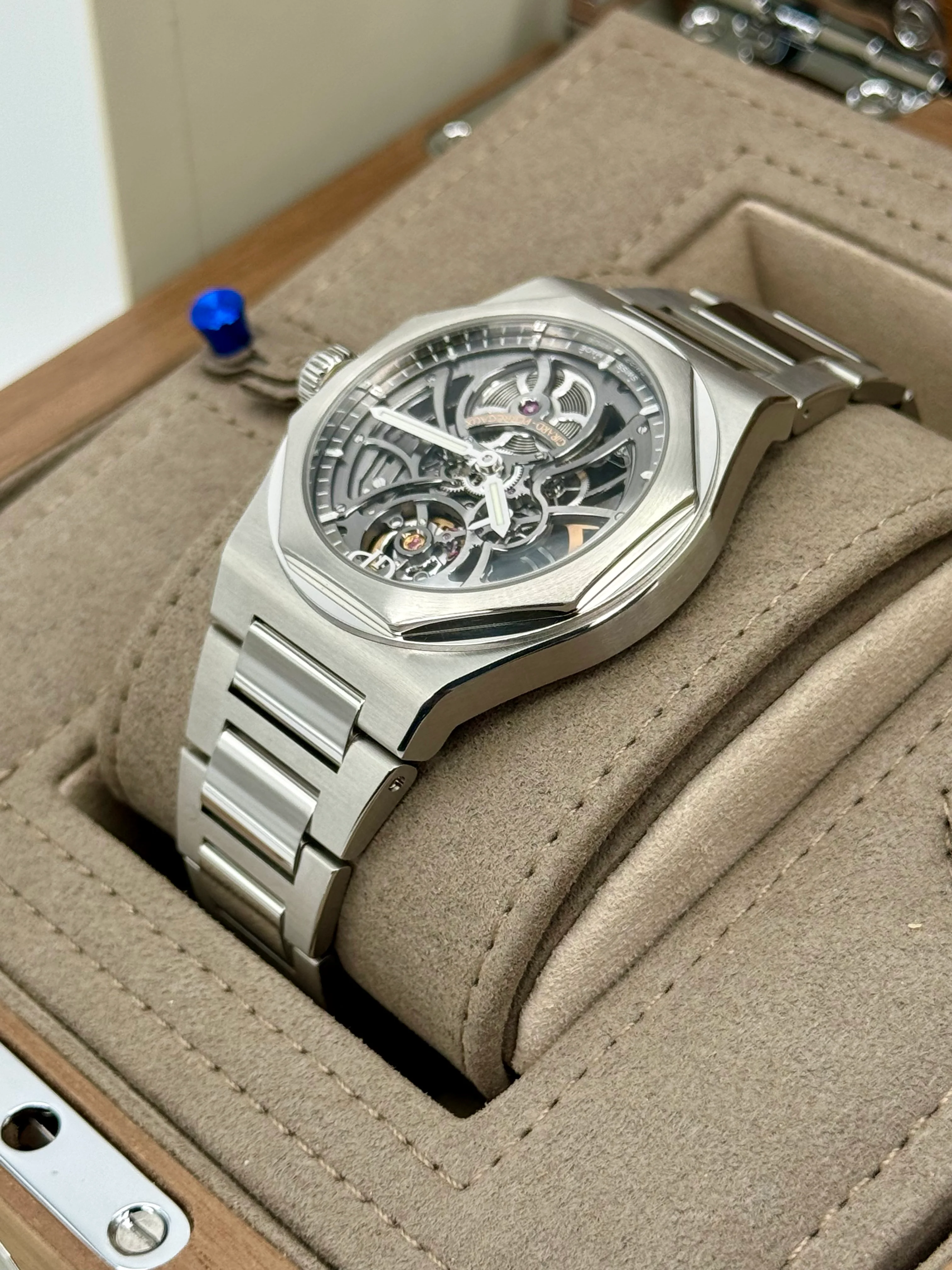 2022 Girard-Perregaux Laureato 42mm 81015-11-001-11A Skelton Dial - Image 7