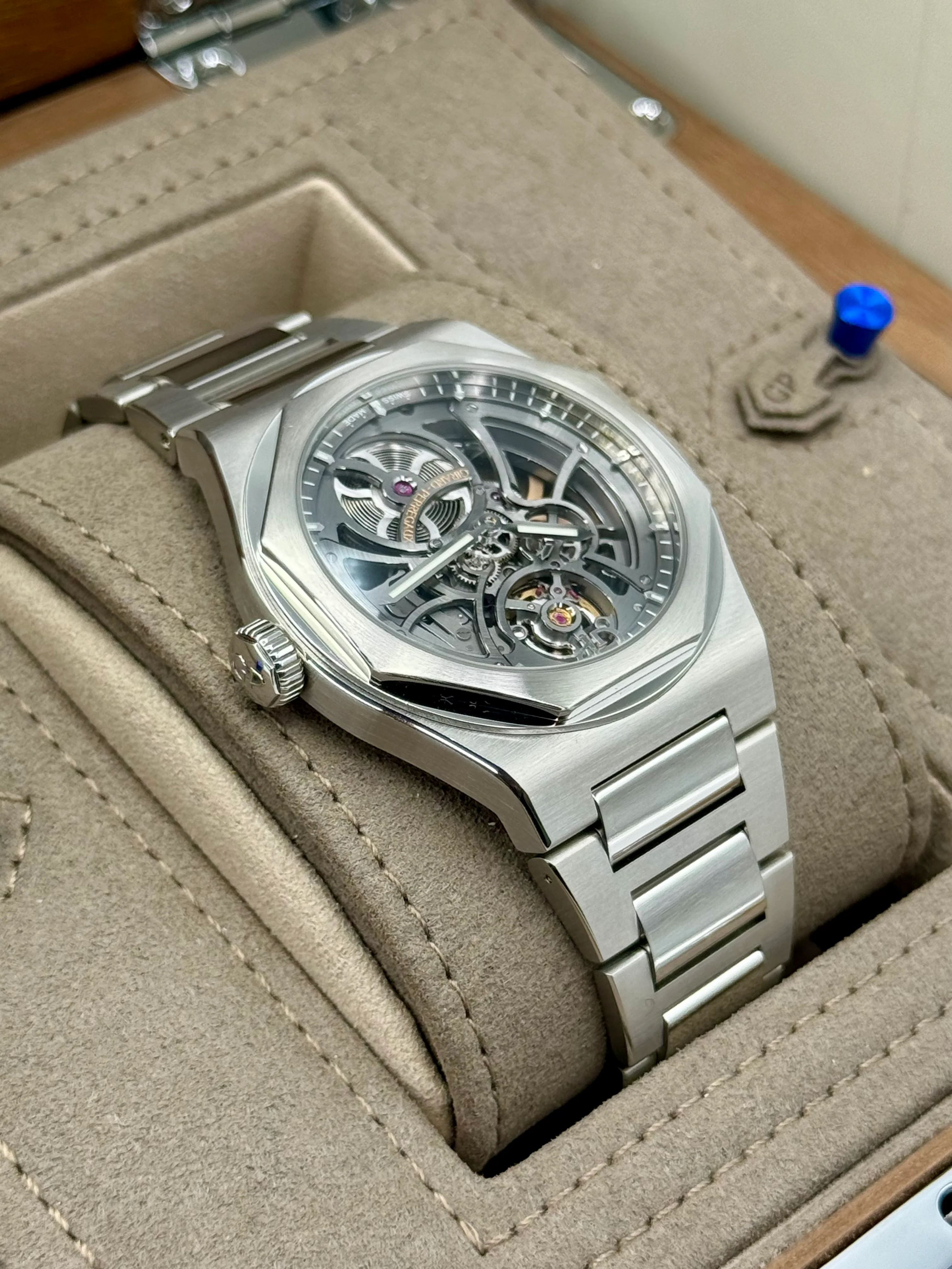 2022 Girard-Perregaux Laureato 42mm 81015-11-001-11A Skelton Dial - Image 8
