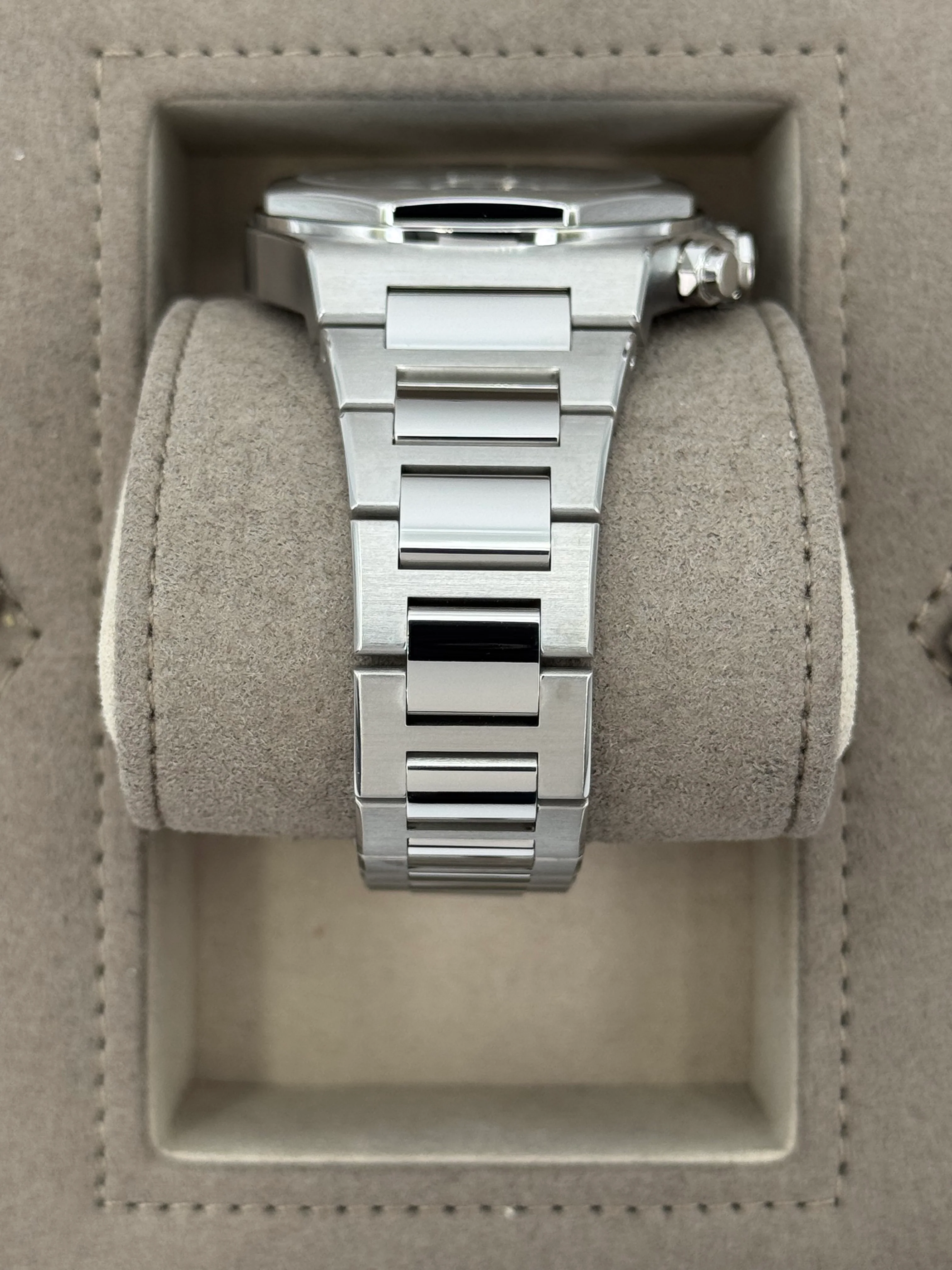 2022 Girard-Perregaux Laureato Chronograph 42mm 81020-11-431-11A Blue Dial - Image 3