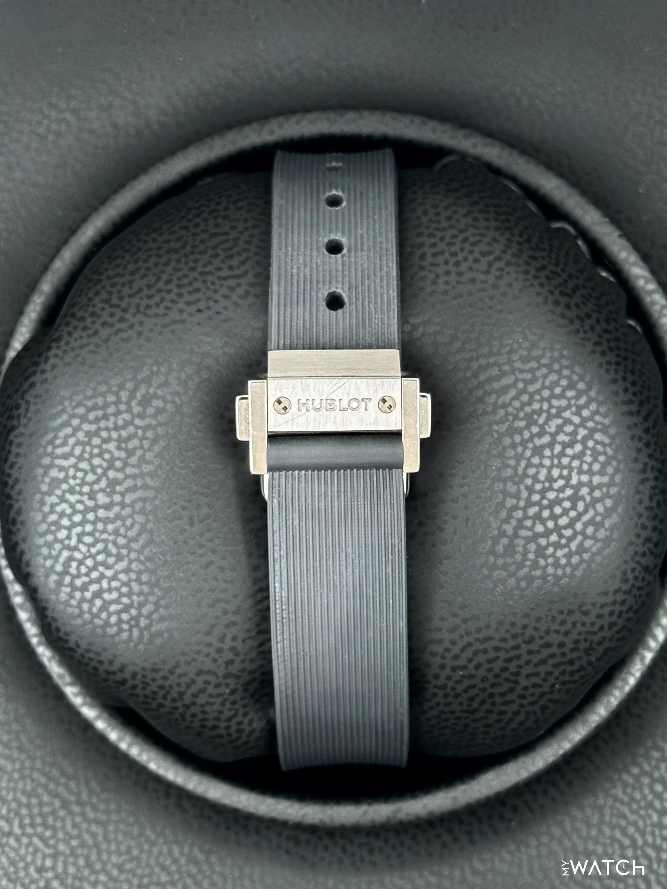 2022 Ladies Hublot Classic Fusion 33mm 581.NX.7071.RX Titanium Grey Dial - Image 2