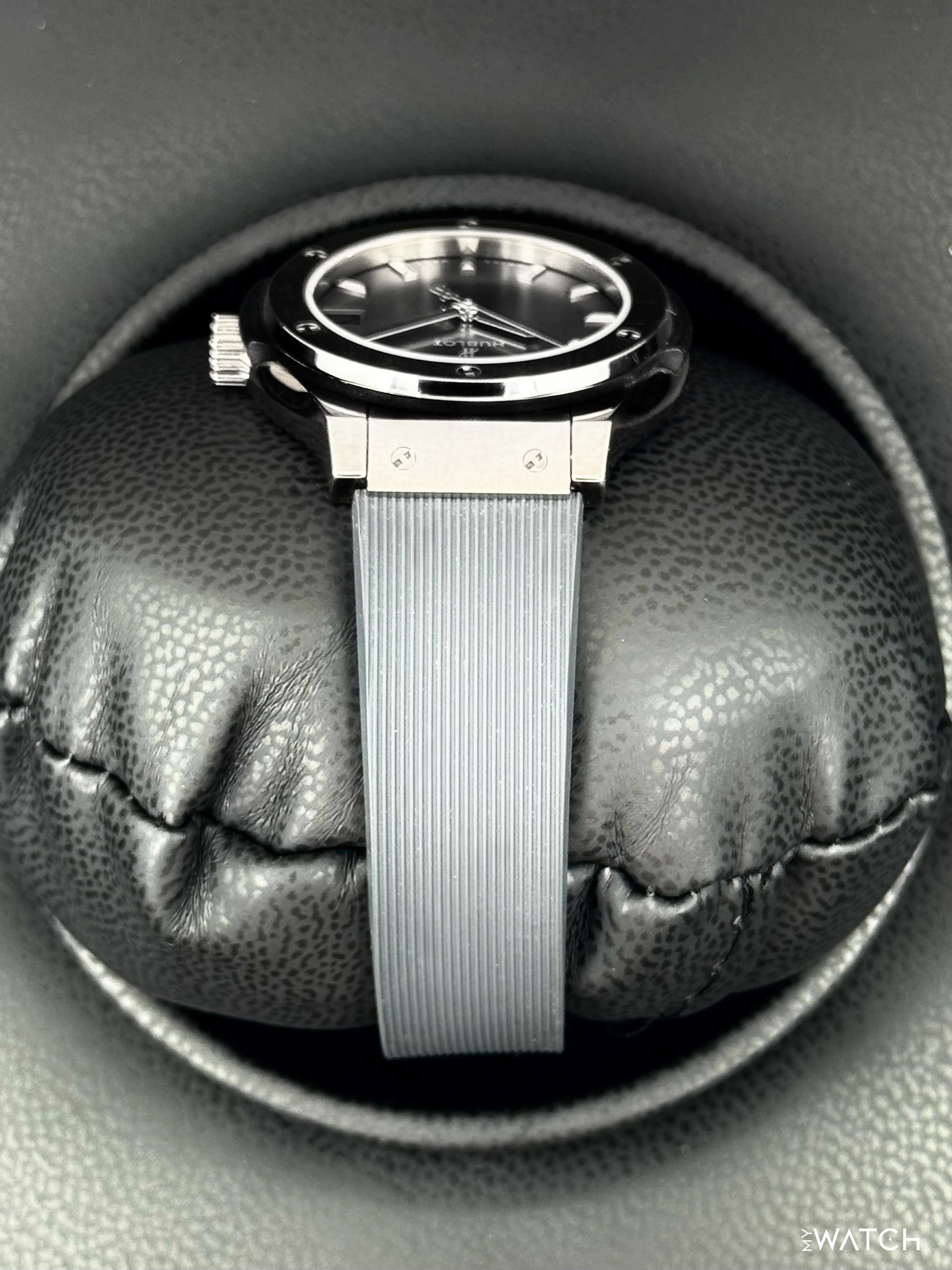 2022 Ladies Hublot Classic Fusion 33mm 581.NX.7071.RX Titanium Grey Dial - Image 4