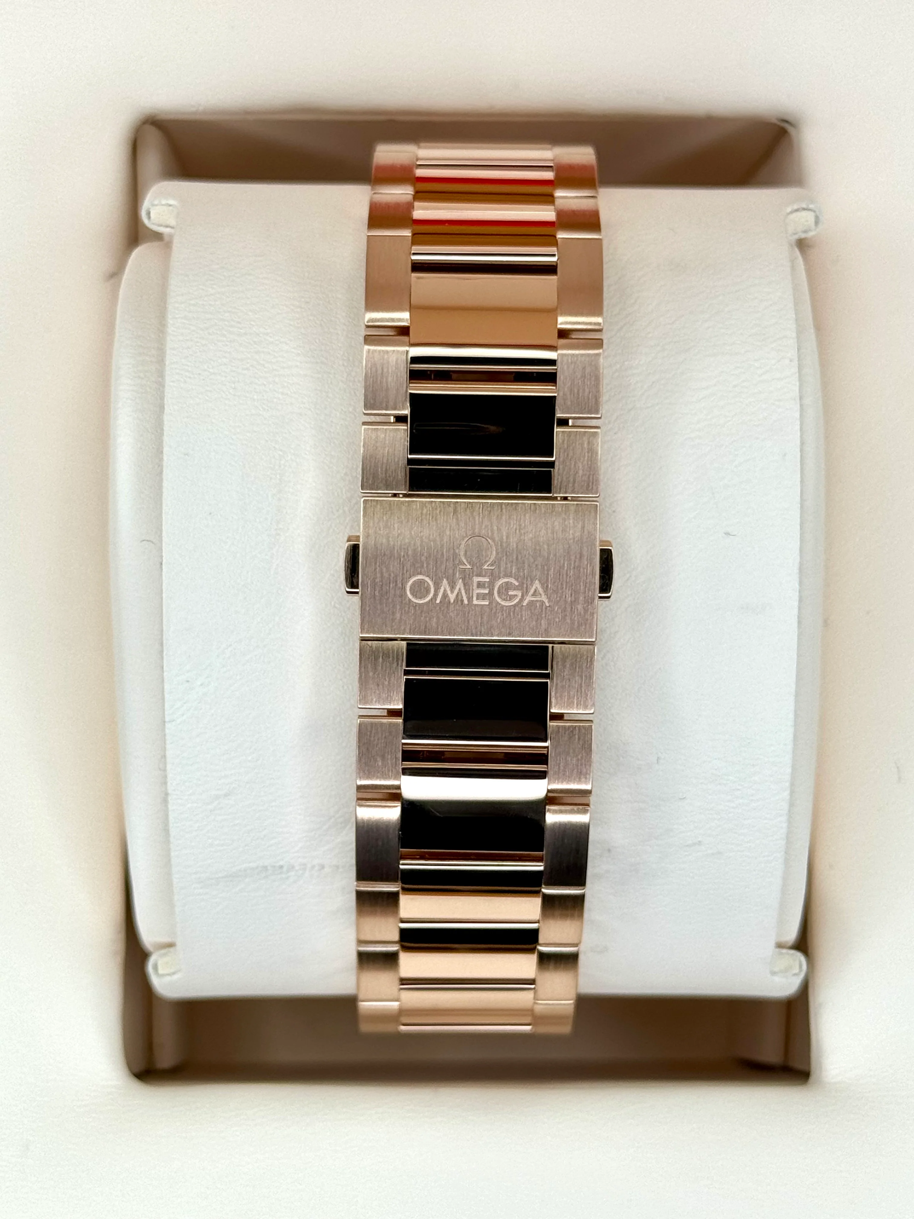 2022 Omega Seamaster Aqua Terra Sedna Gold 22050432202001 - Image 2