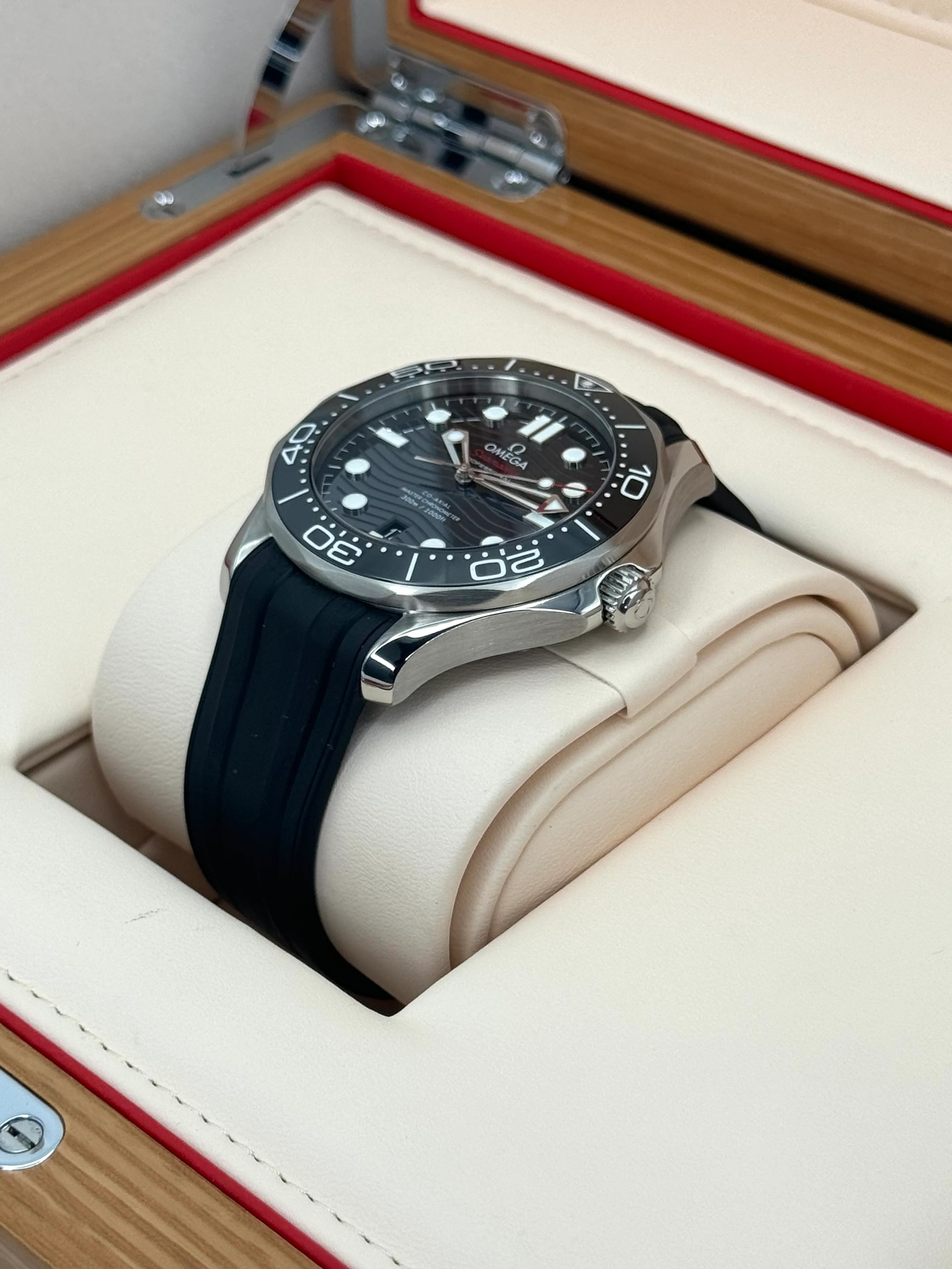 2022 Omega Seamaster Diver 300M 42mm 21032422001001 Black Dial - Image 5