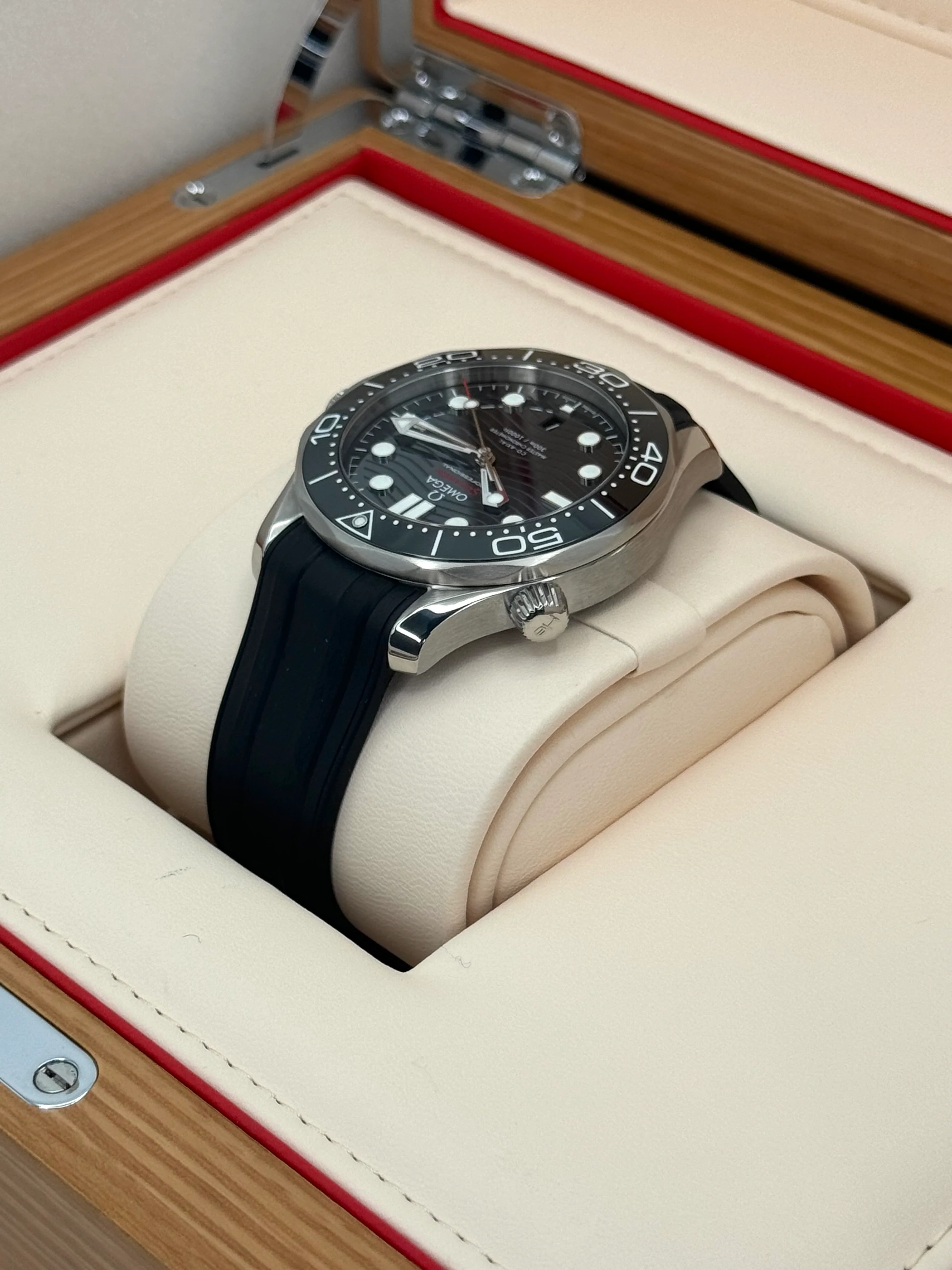2022 Omega Seamaster Diver 300M 42mm 21032422001001 Black Dial - Image 7