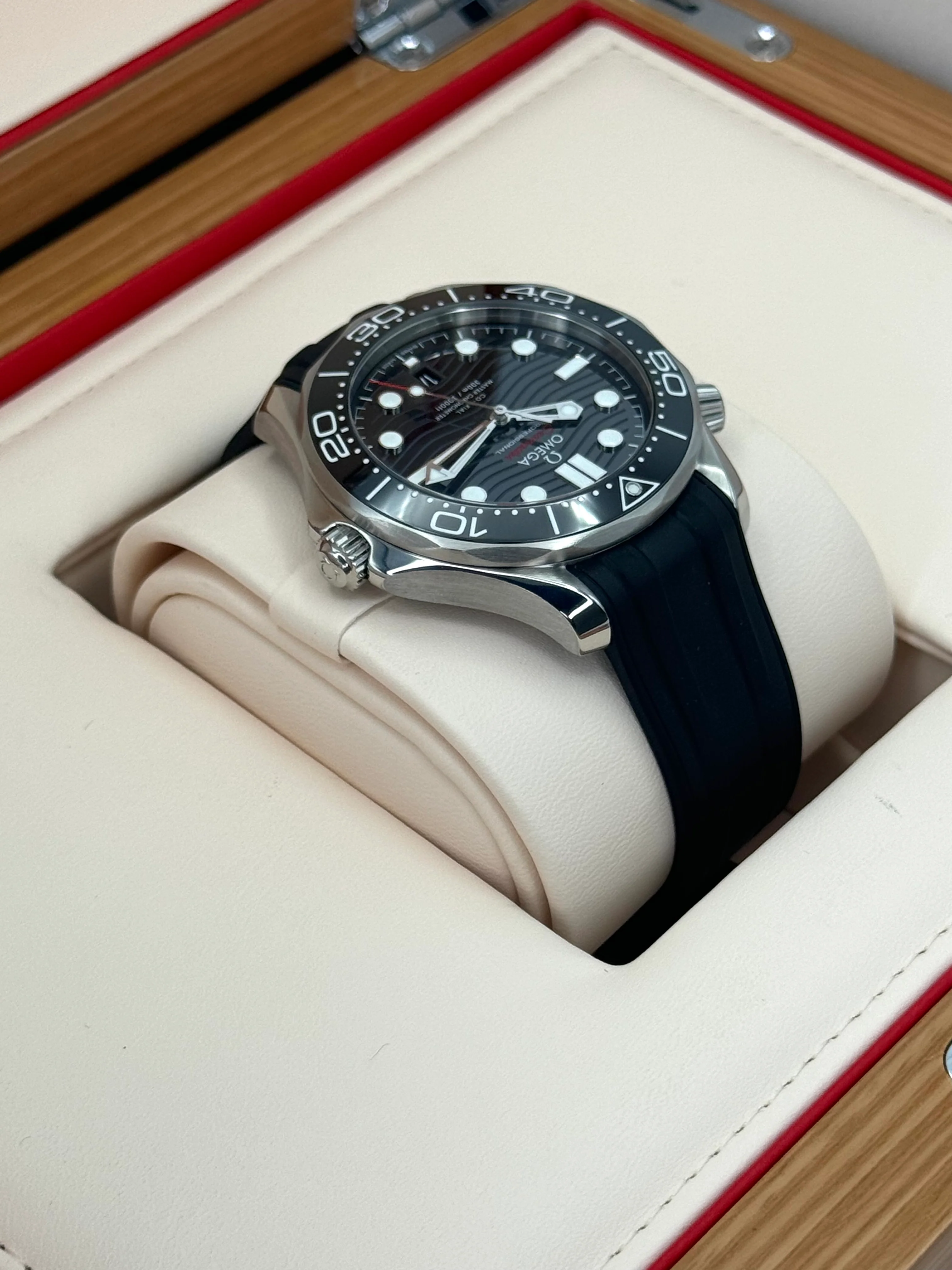 2022 Omega Seamaster Diver 300M 42mm 21032422001001 Black Dial - Image 8