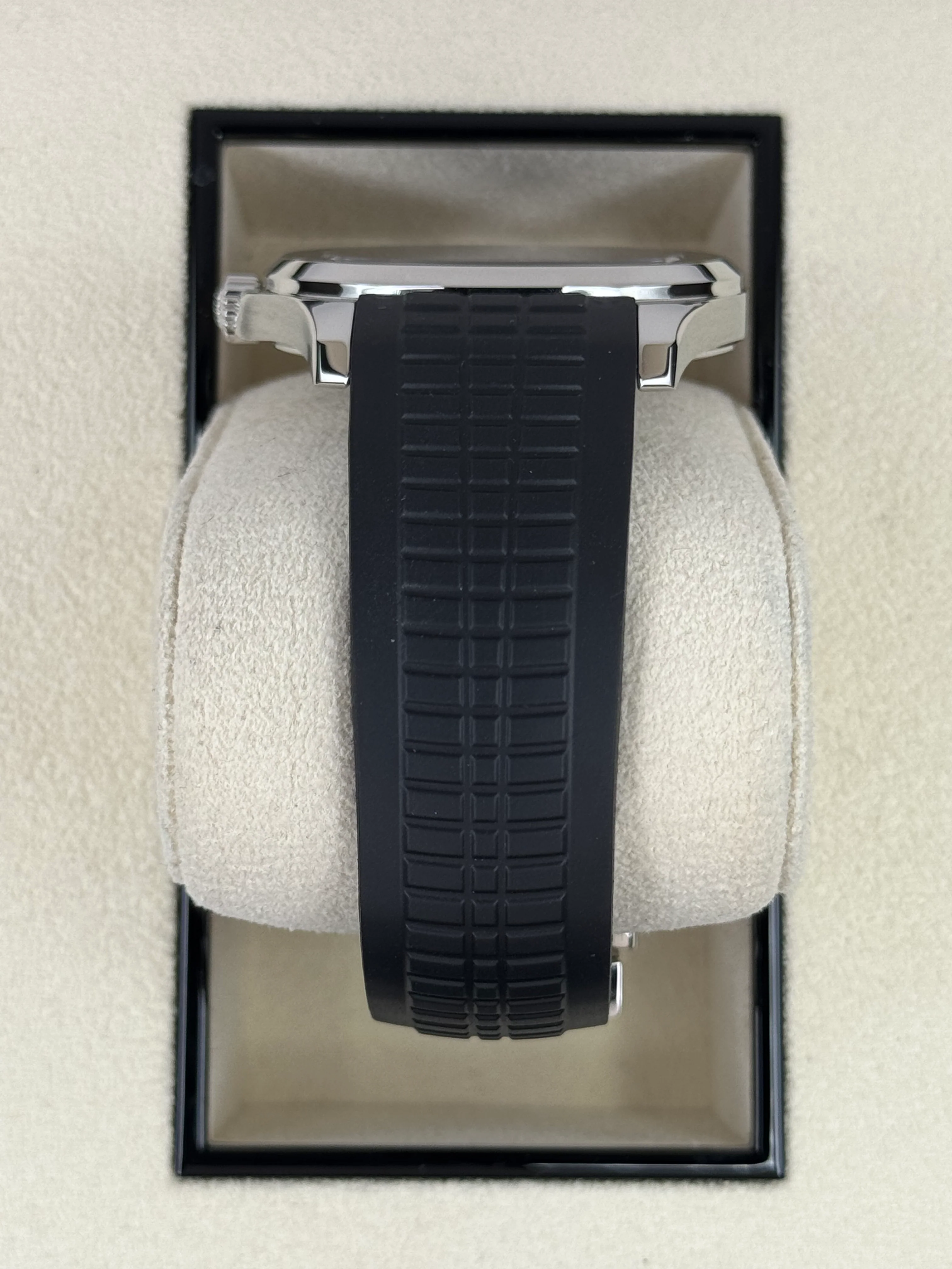 2022 Patek Philippe Aquanaut 5167/1A-001 40mm Stainless Steel Gray Dial - Image 4