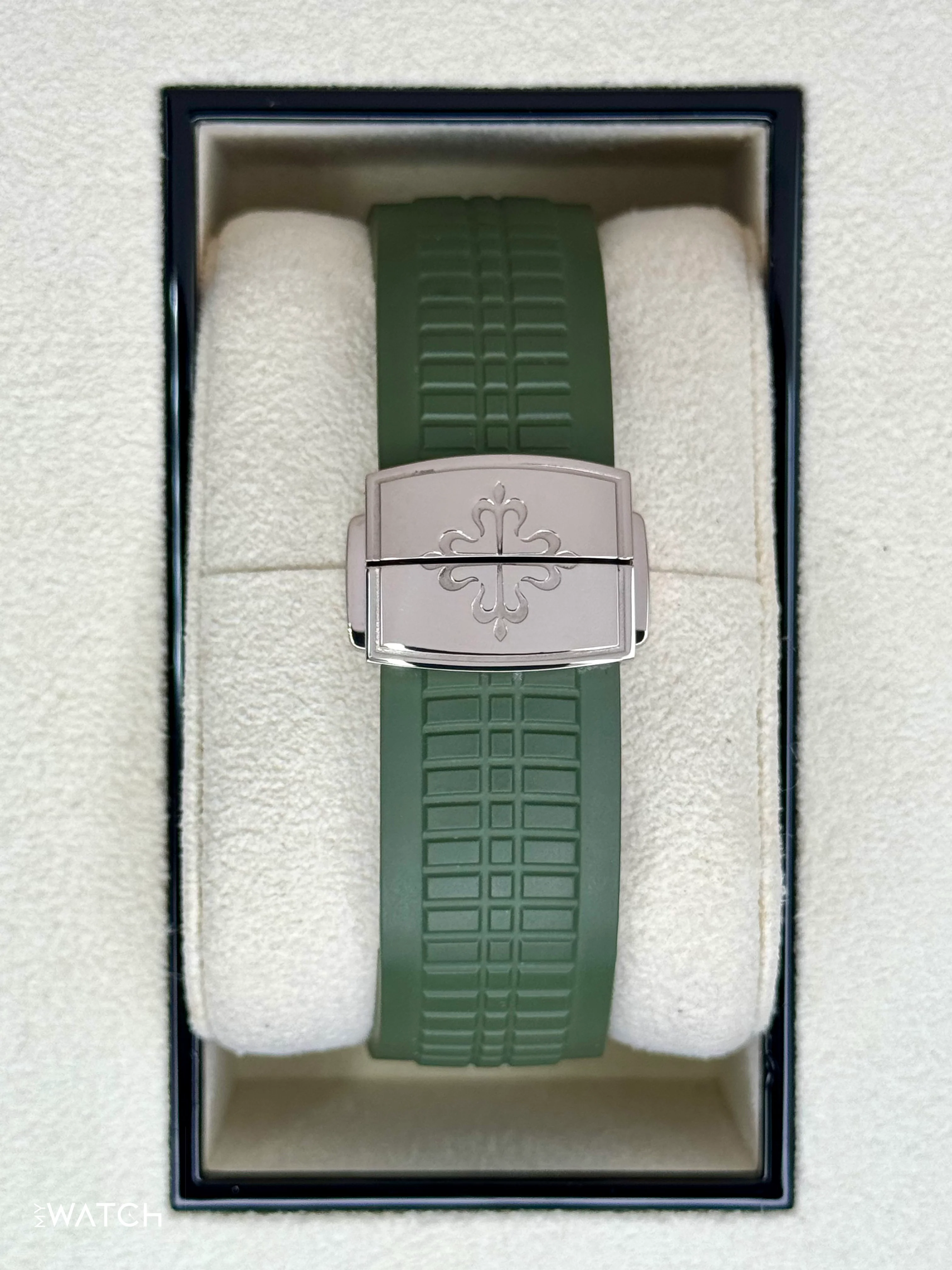 2022 Patek Philippe Aquanaut 5168G 42.2mm White Gold Green Dial - Image 2