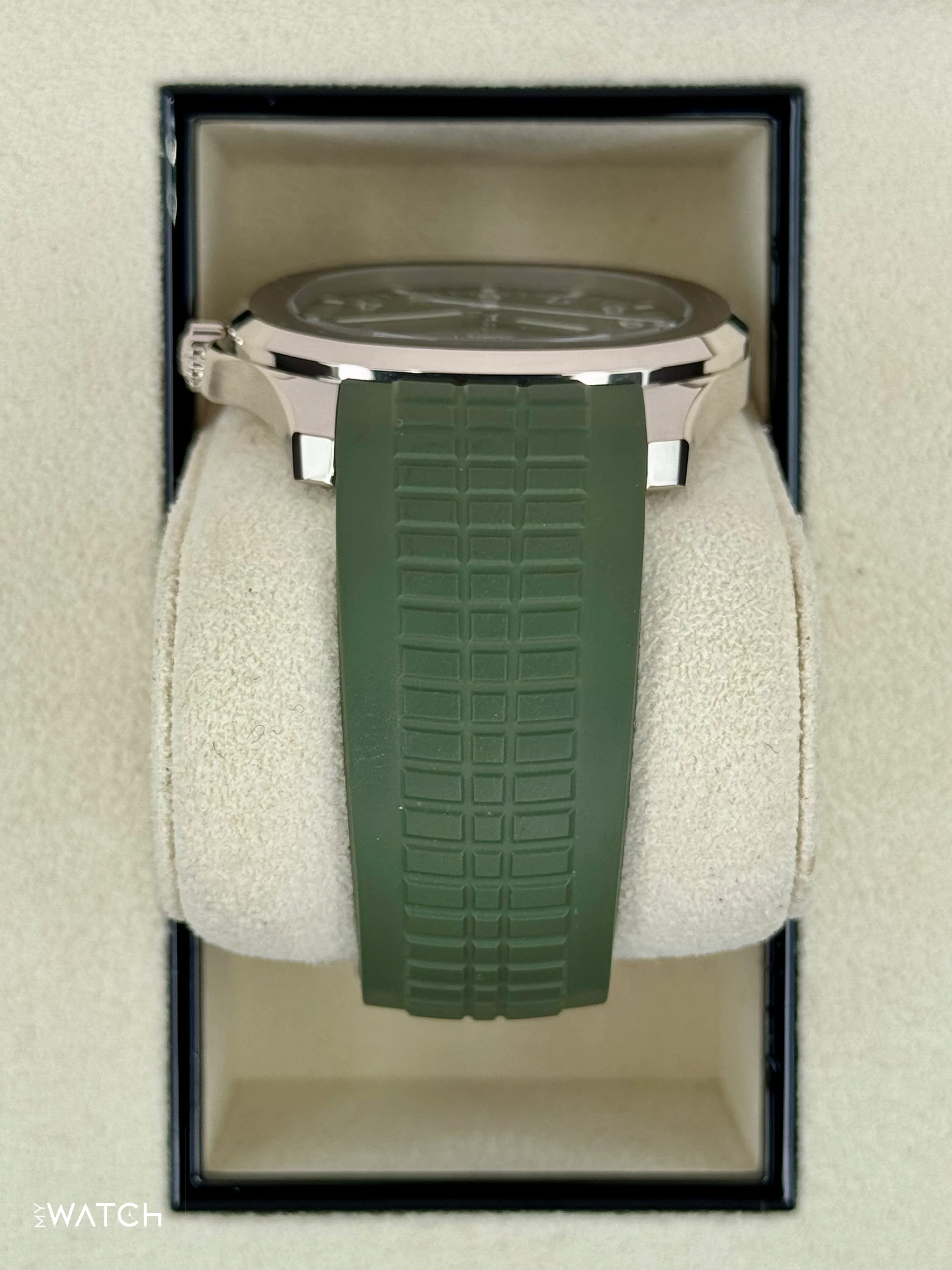 2022 Patek Philippe Aquanaut 5168G 42.2mm White Gold Green Dial - Image 4