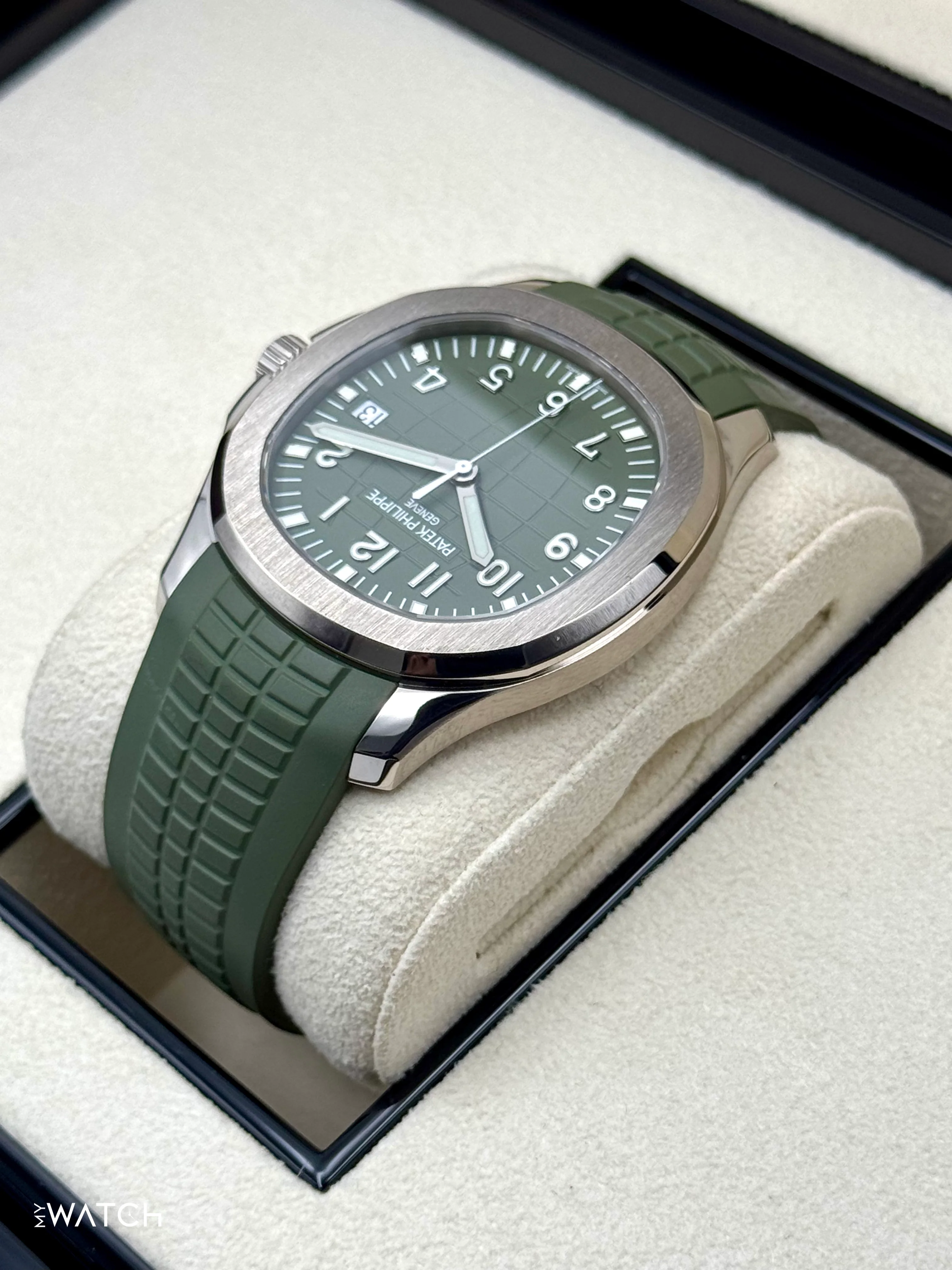 2022 Patek Philippe Aquanaut 5168G 42.2mm White Gold Green Dial - Image 7