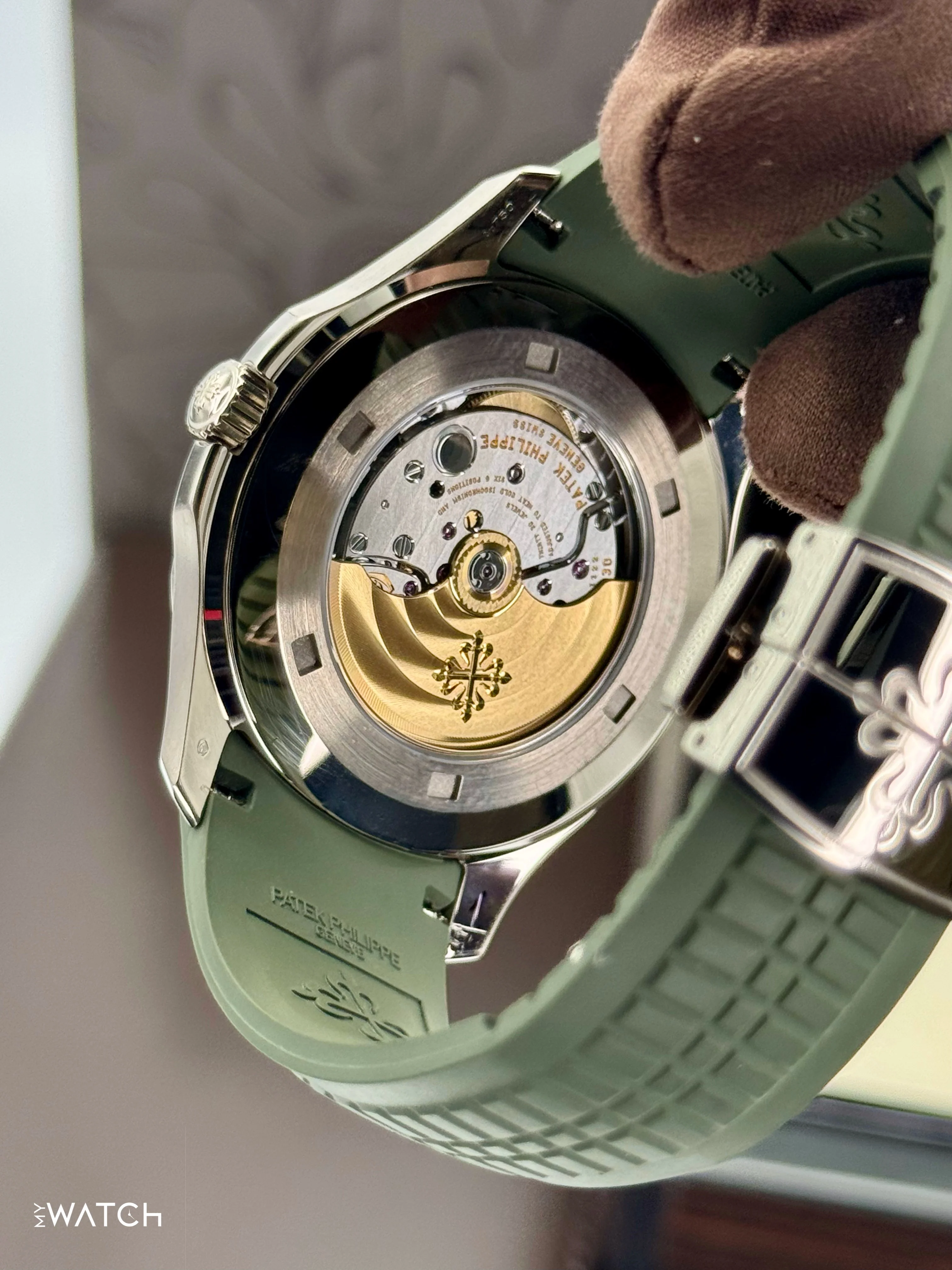 2022 Patek Philippe Aquanaut 5168G 42.2mm White Gold Green Dial - Image 9