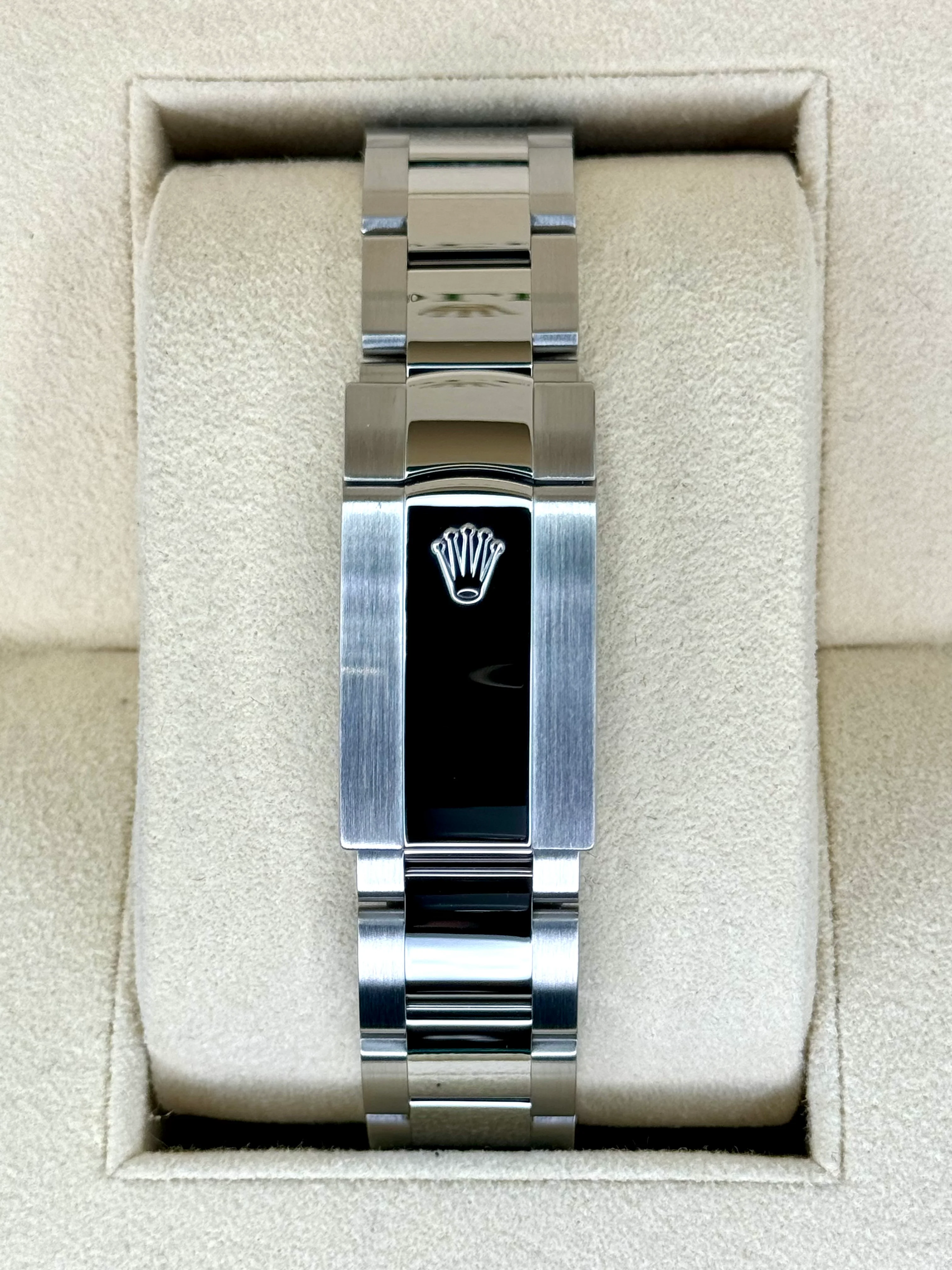 2022 Rolex Datejust 36mm 126200 Stainless Steel Oyster Black Dial - Image 2