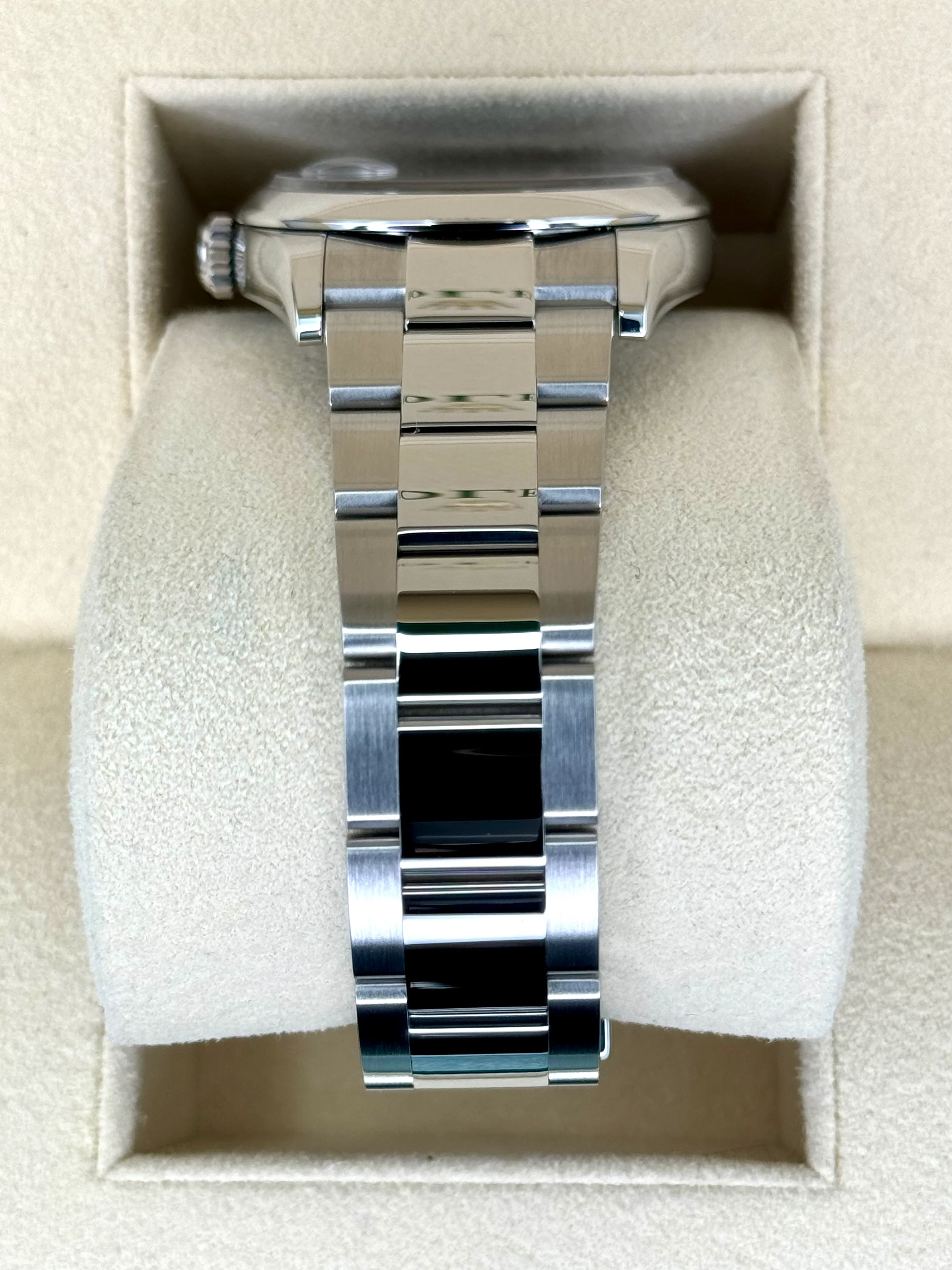 2022 Rolex Datejust 36mm 126200 Stainless Steel Oyster Black Dial - Image 4