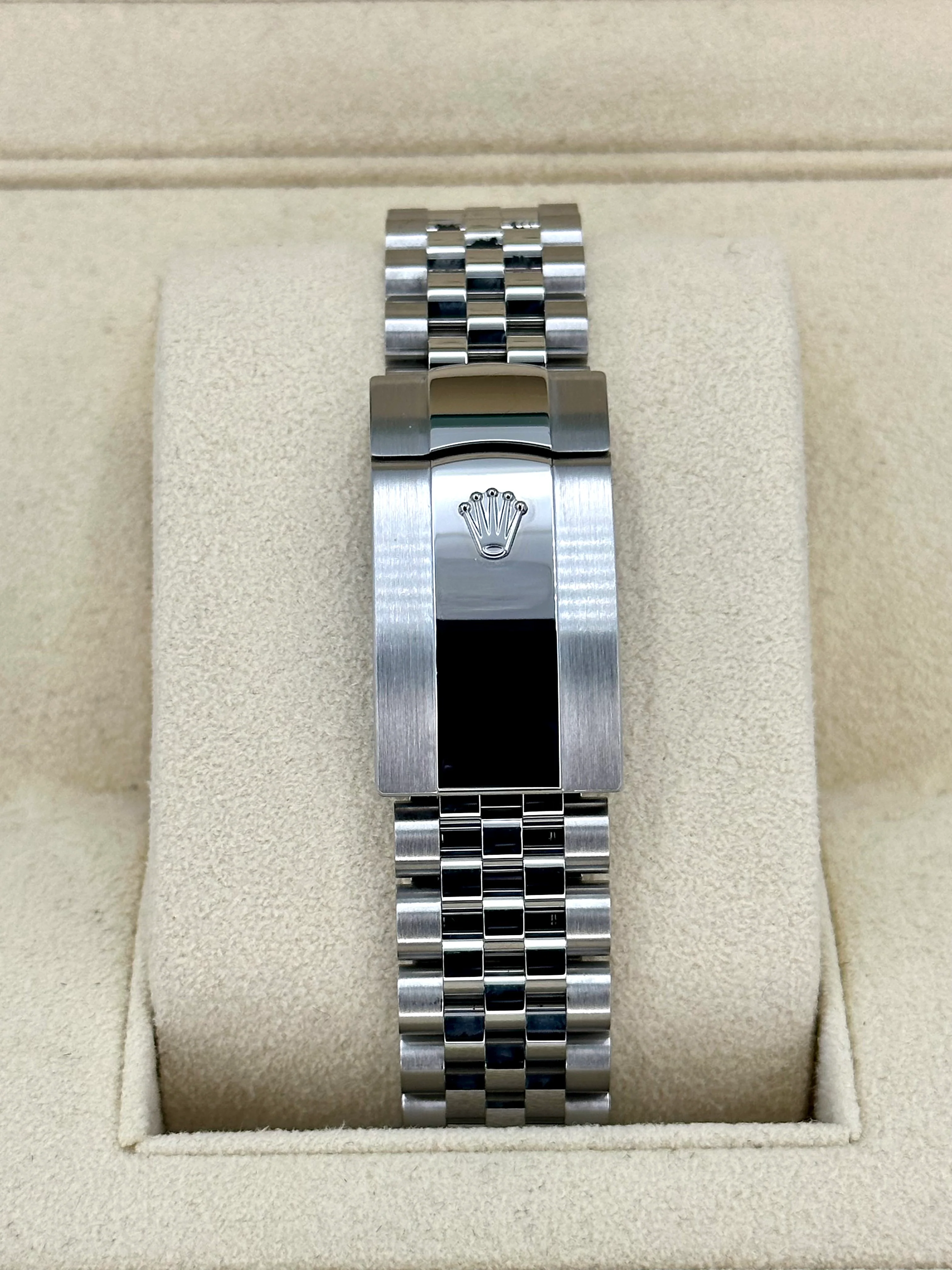 2022 Rolex Datejust 36mm 126234 Jubilee Blue Dial - Image 2