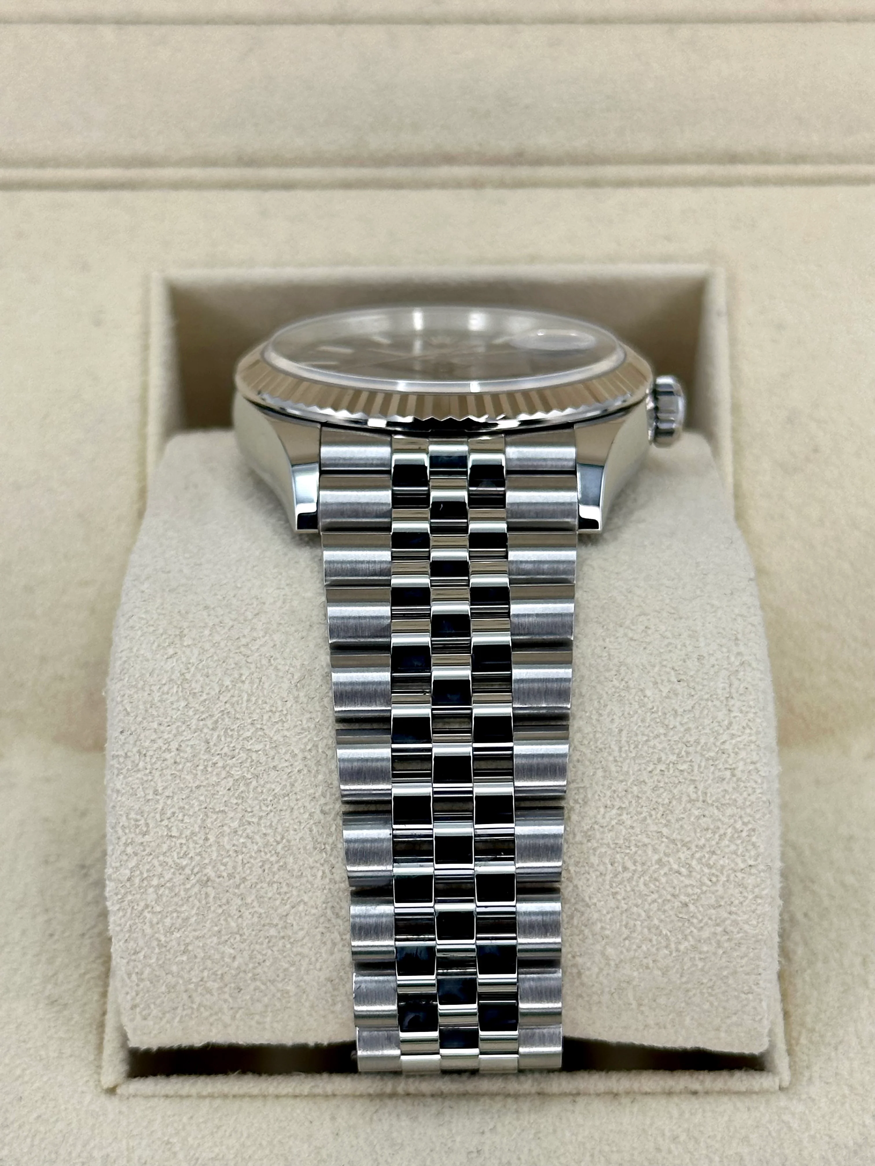 2022 Rolex Datejust 36mm 126234 Jubilee Blue Dial - Image 3