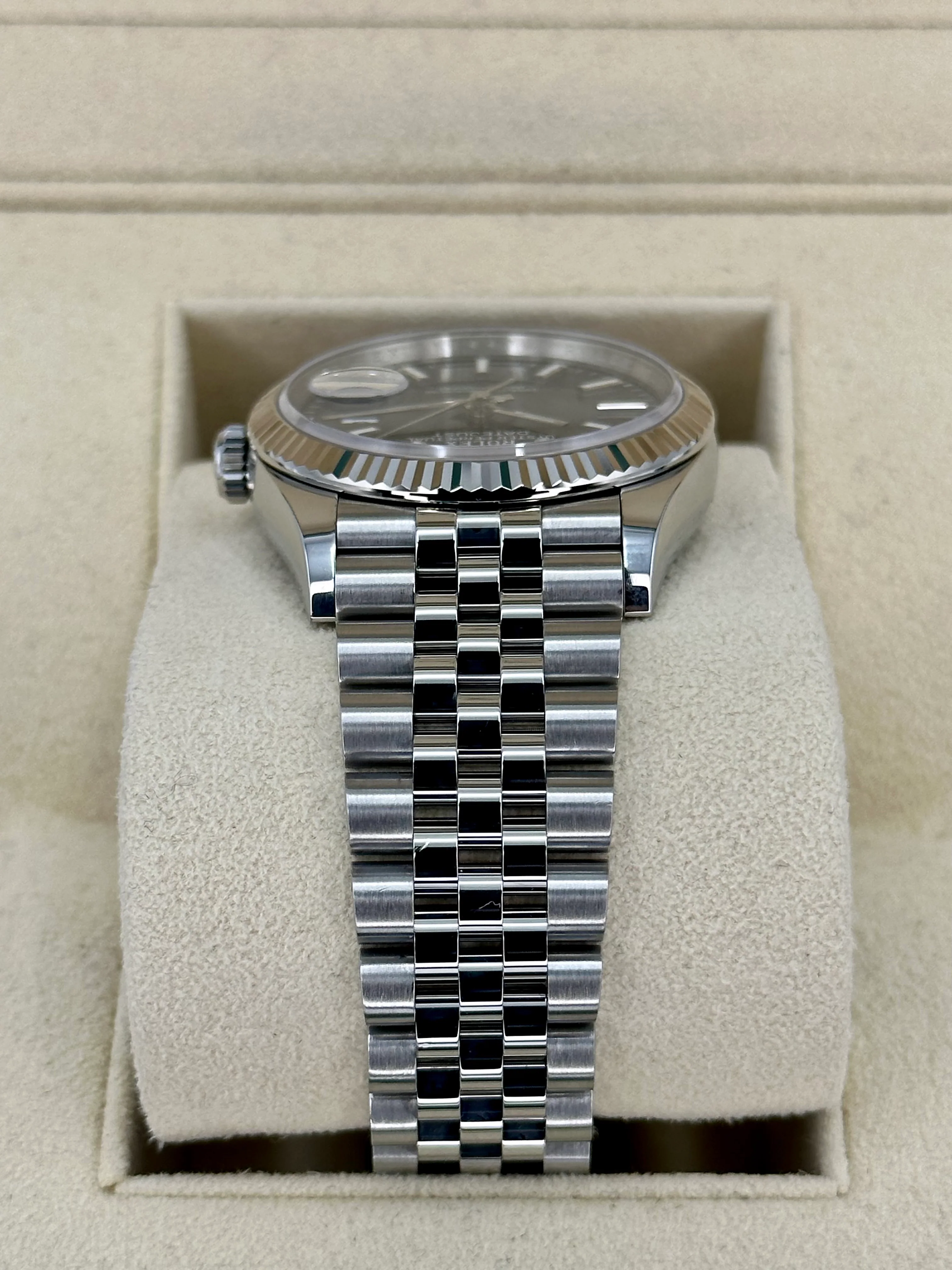 2022 Rolex Datejust 36mm 126234 Jubilee Blue Dial - Image 4