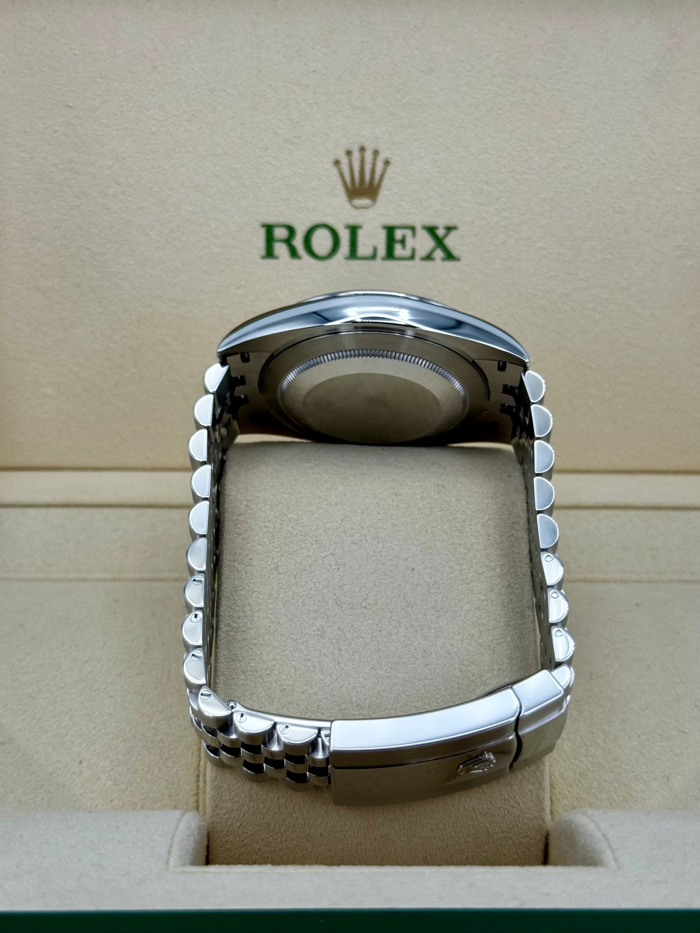 2022 Rolex Datejust 41mm 126300 Jubilee Green Dial - Image 10