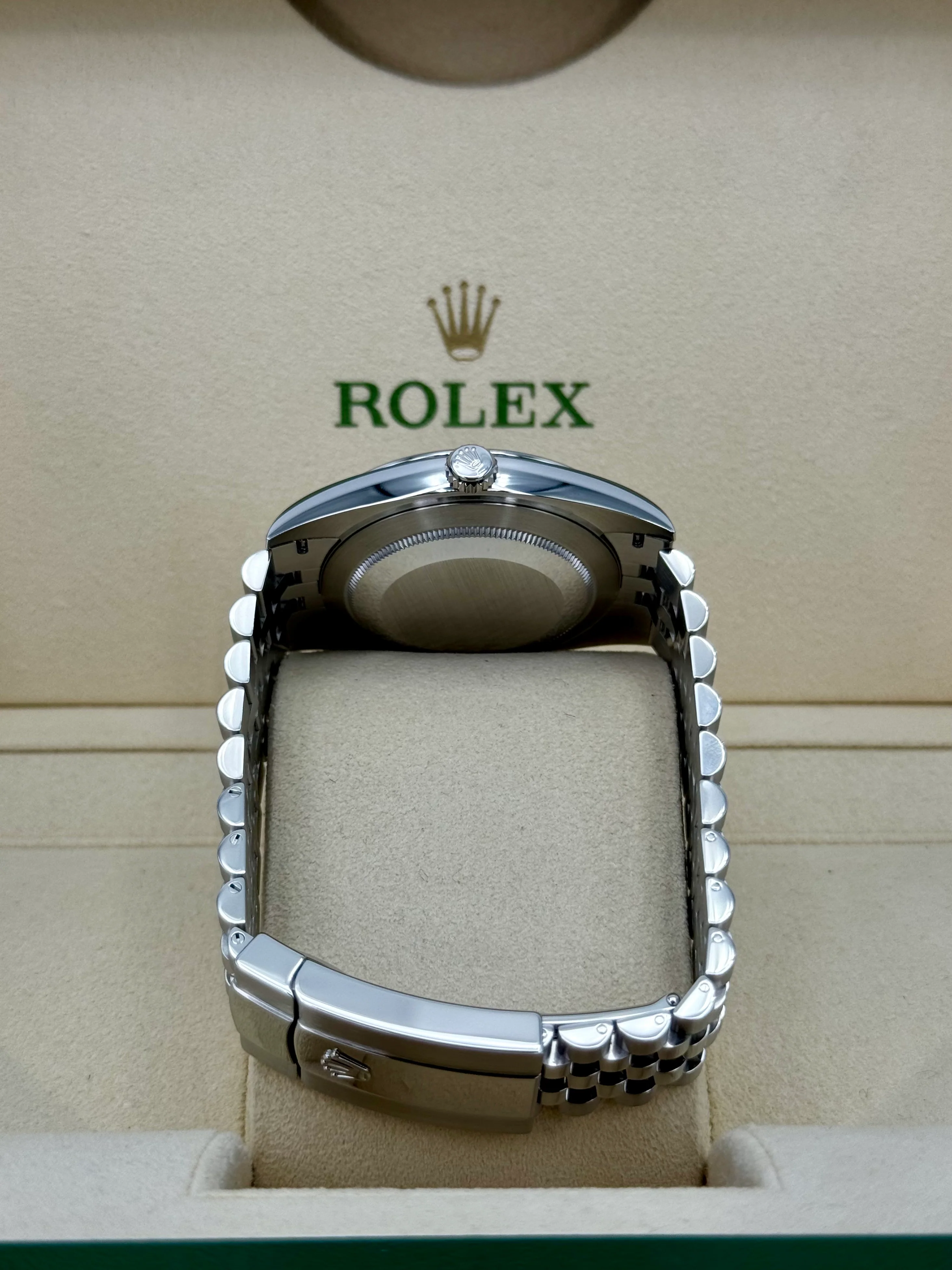 2022 Rolex Datejust 41mm 126300 Jubilee Green Dial - Image 9