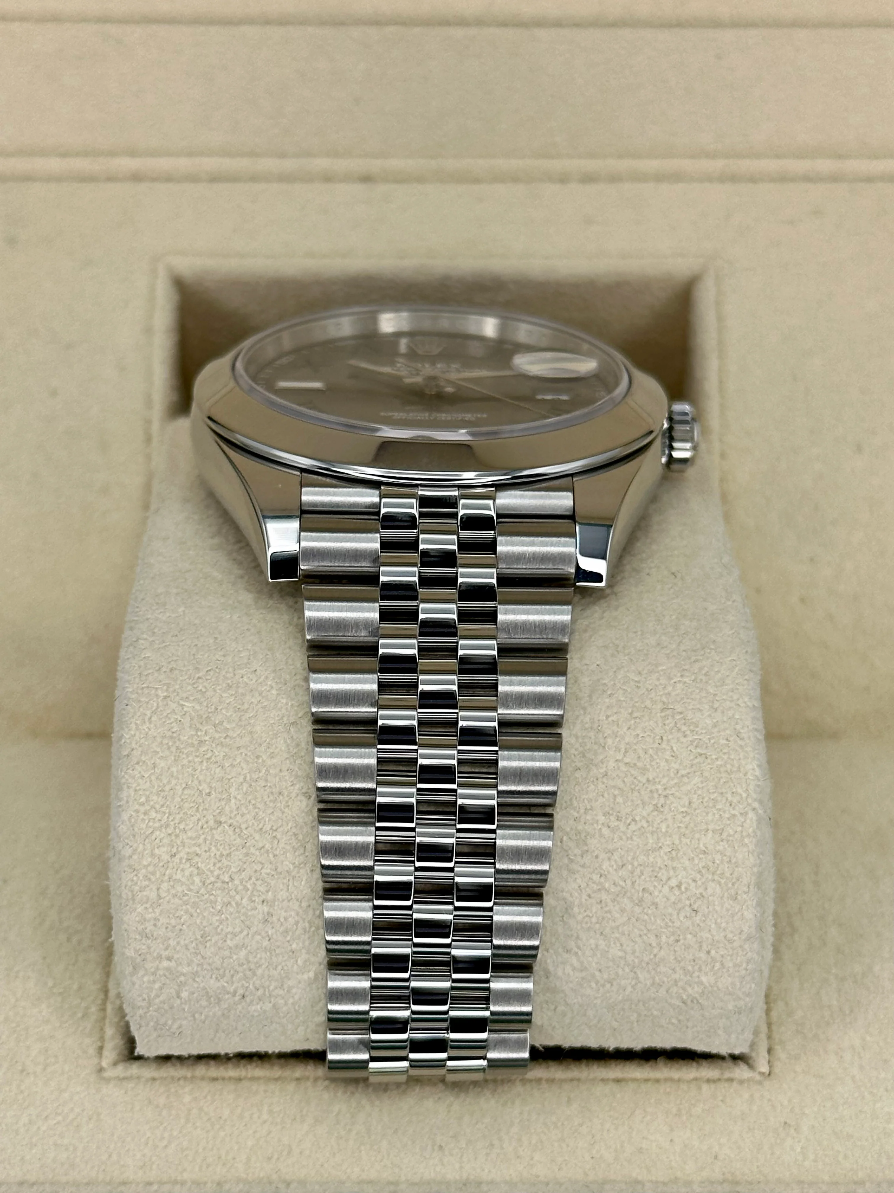 2022 Rolex Datejust 41mm 126300 Jubilee Wimbledon Dial - Image 3