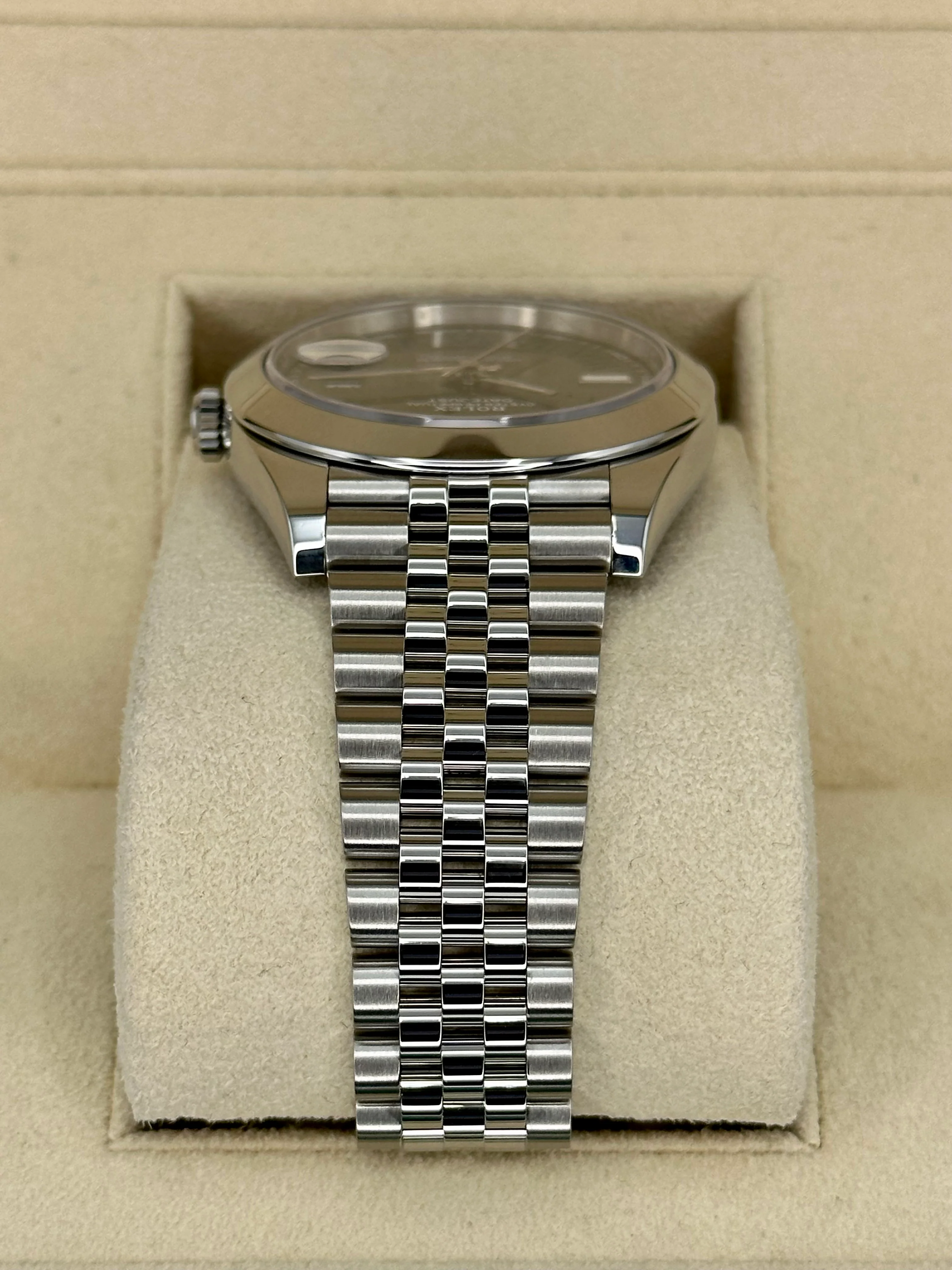2022 Rolex Datejust 41mm 126300 Jubilee Wimbledon Dial - Image 4